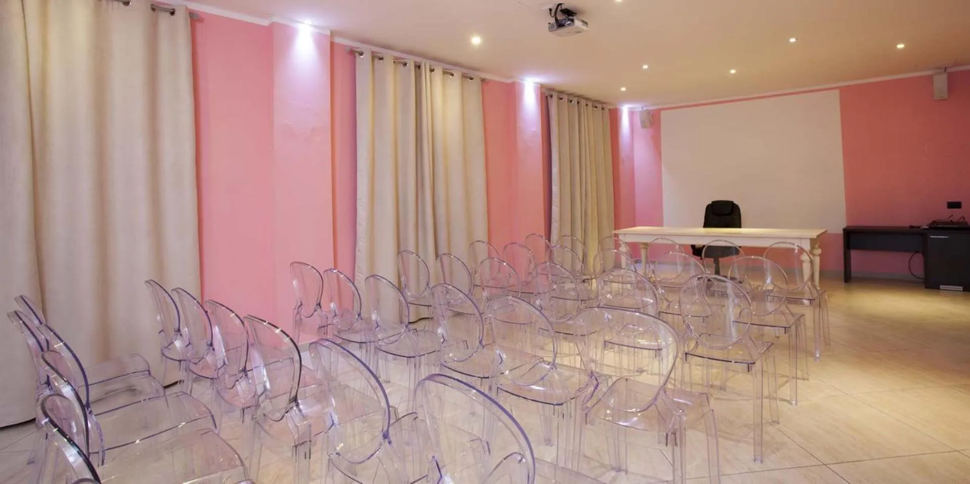 Meeting/conference room in Momi's Hotel