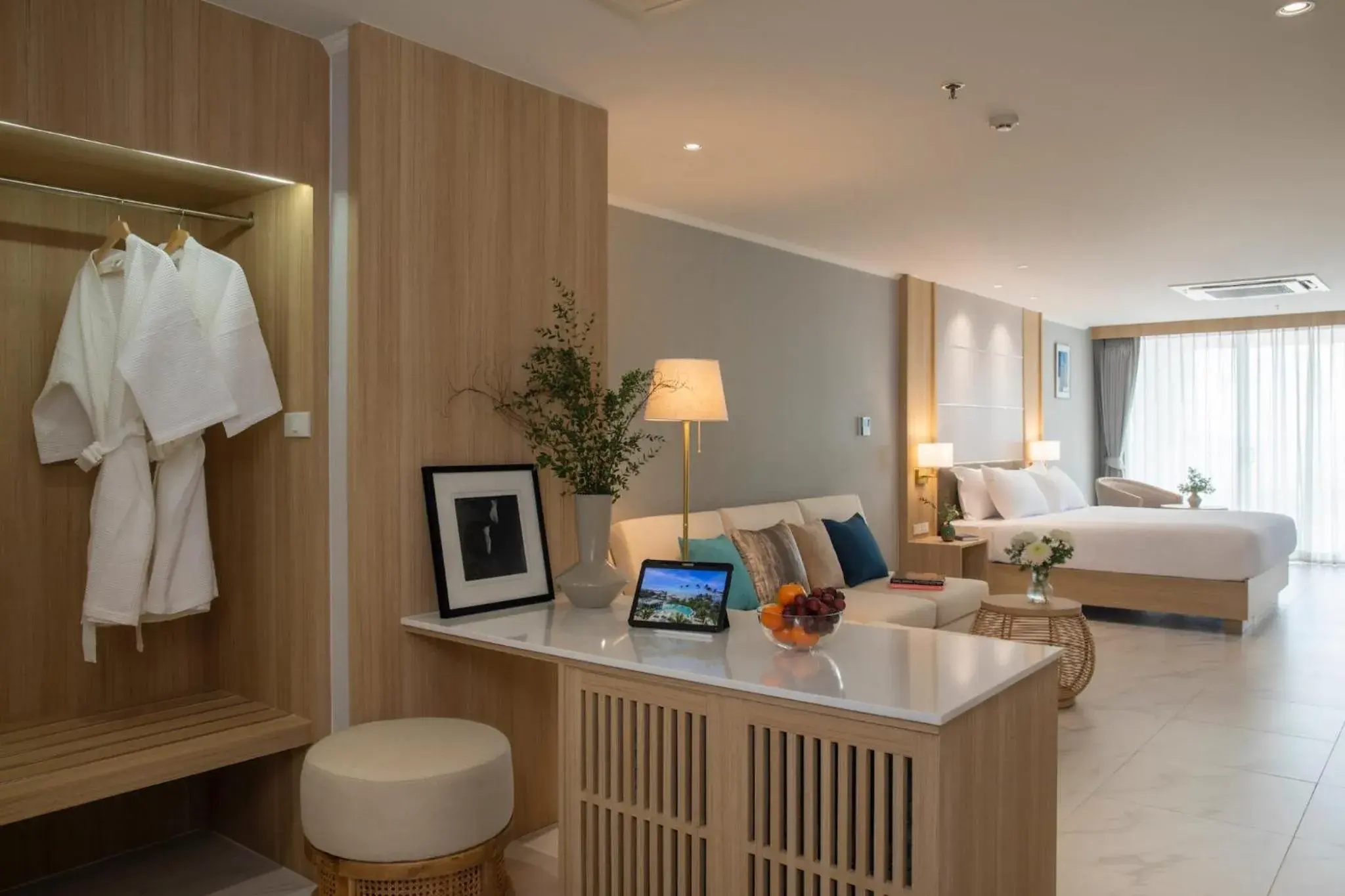 Deluxe Seaview with Bathtub in Eastin Resort Rayong Deluxe Seaview with Bathtub in Eastin Resort Rayong