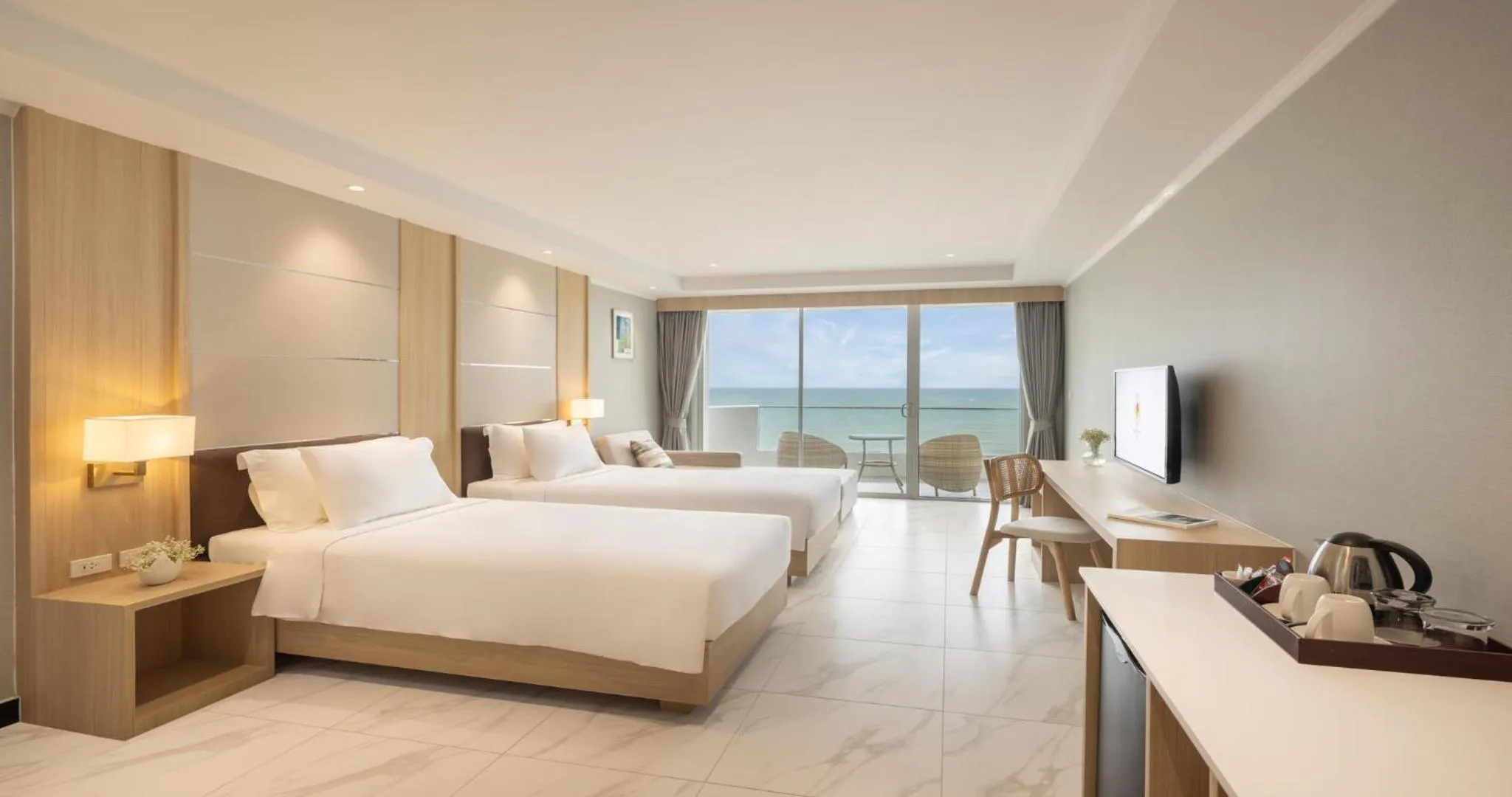 Bedroom, Bed in Eastin Resort Rayong