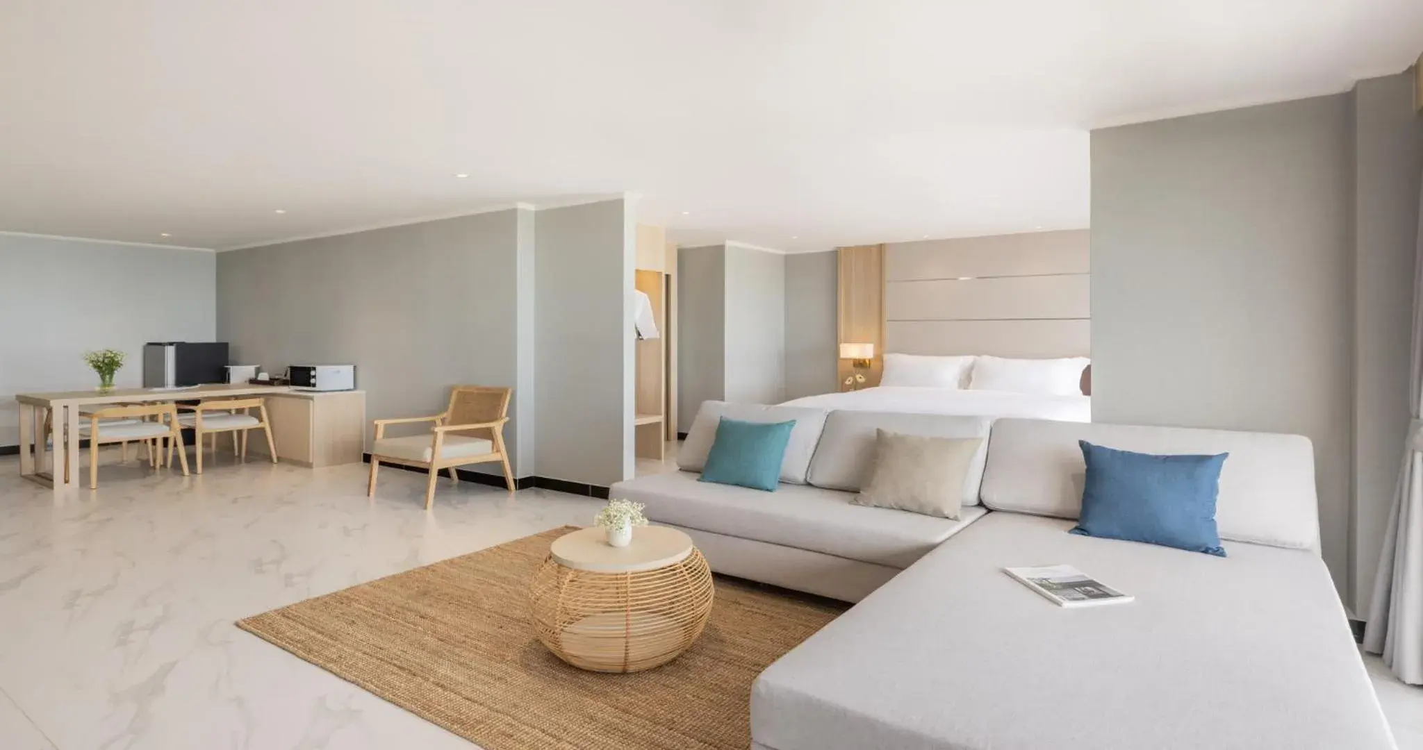 Ocean's Edge Studio Suite in Eastin Resort Rayong Ocean's Edge Studio Suite in Eastin Resort Rayong