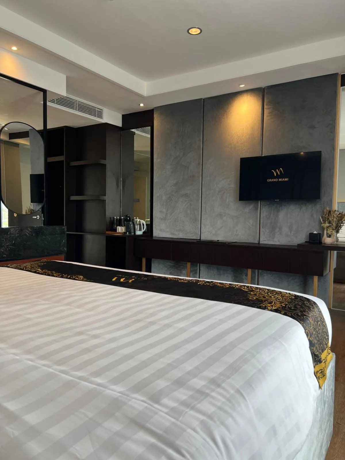 Bed in Grand Miami Hotel