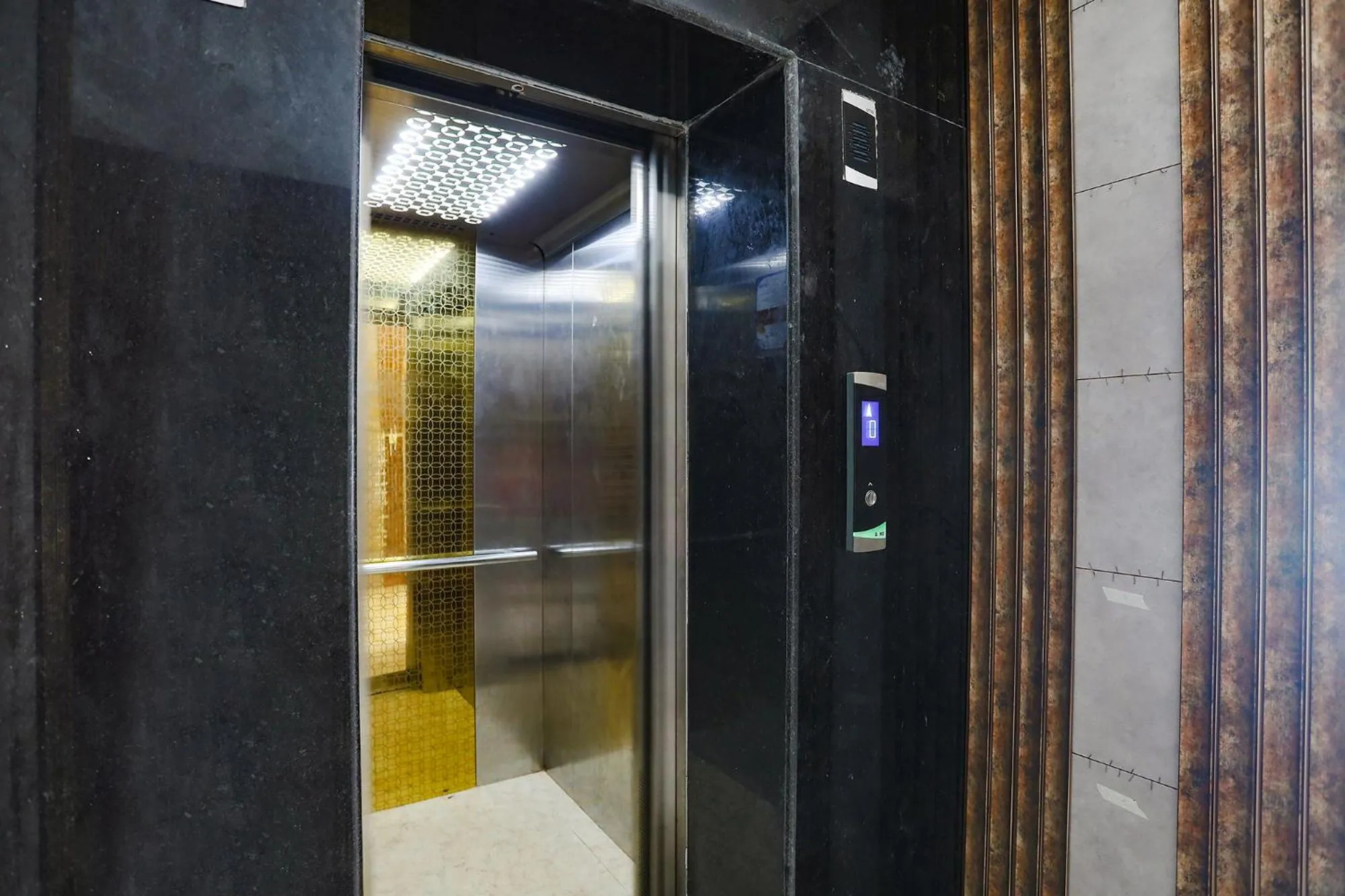 elevator in Via Usha Continental