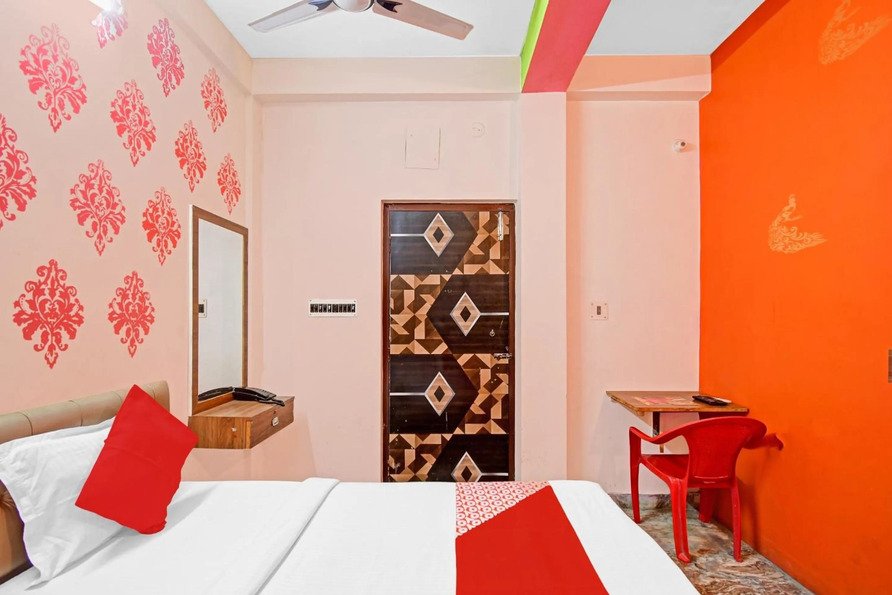 Bedroom, Bed in Hotel O Diamond Palace Guest House