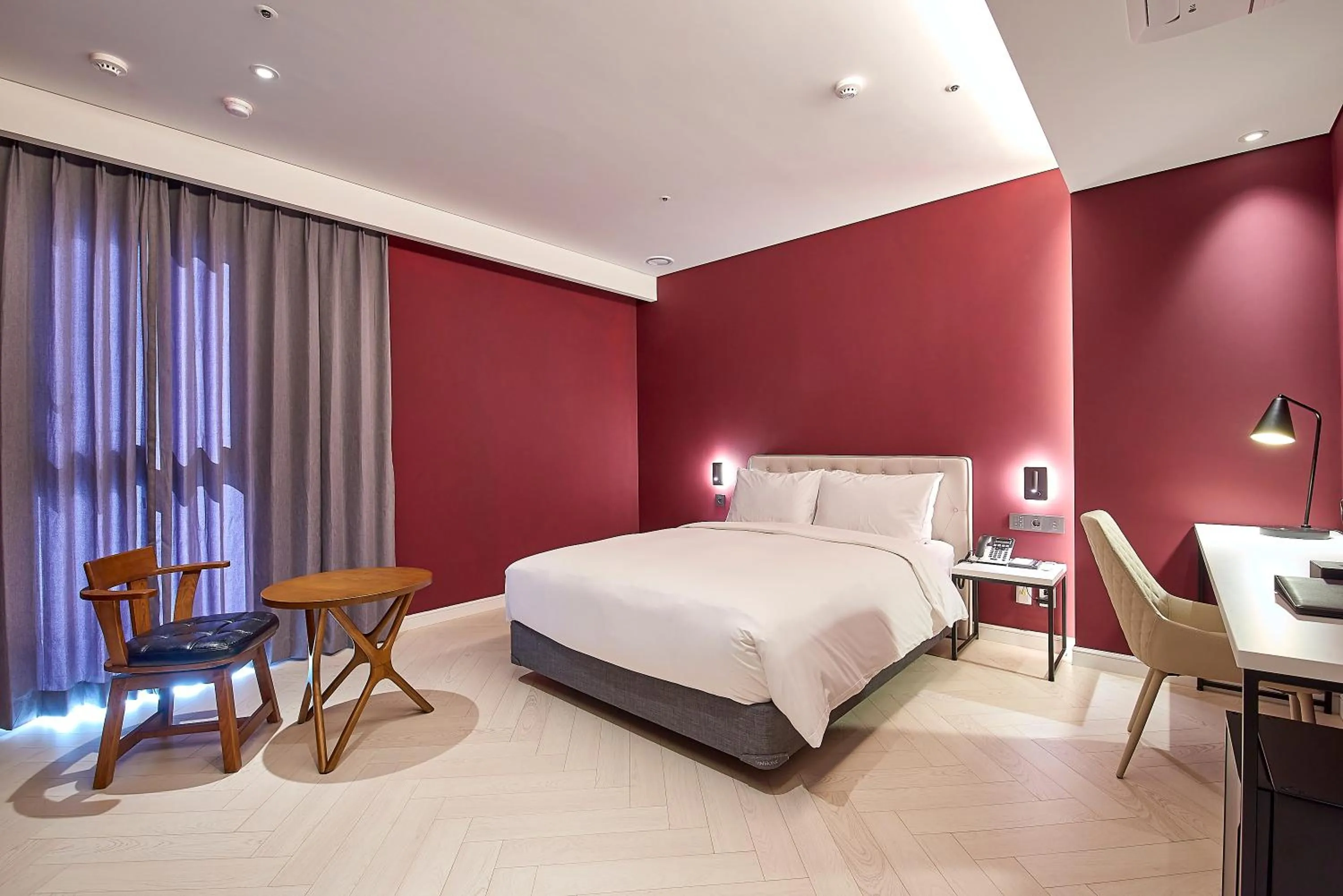 Bedroom, Bed in Busan City Hotel