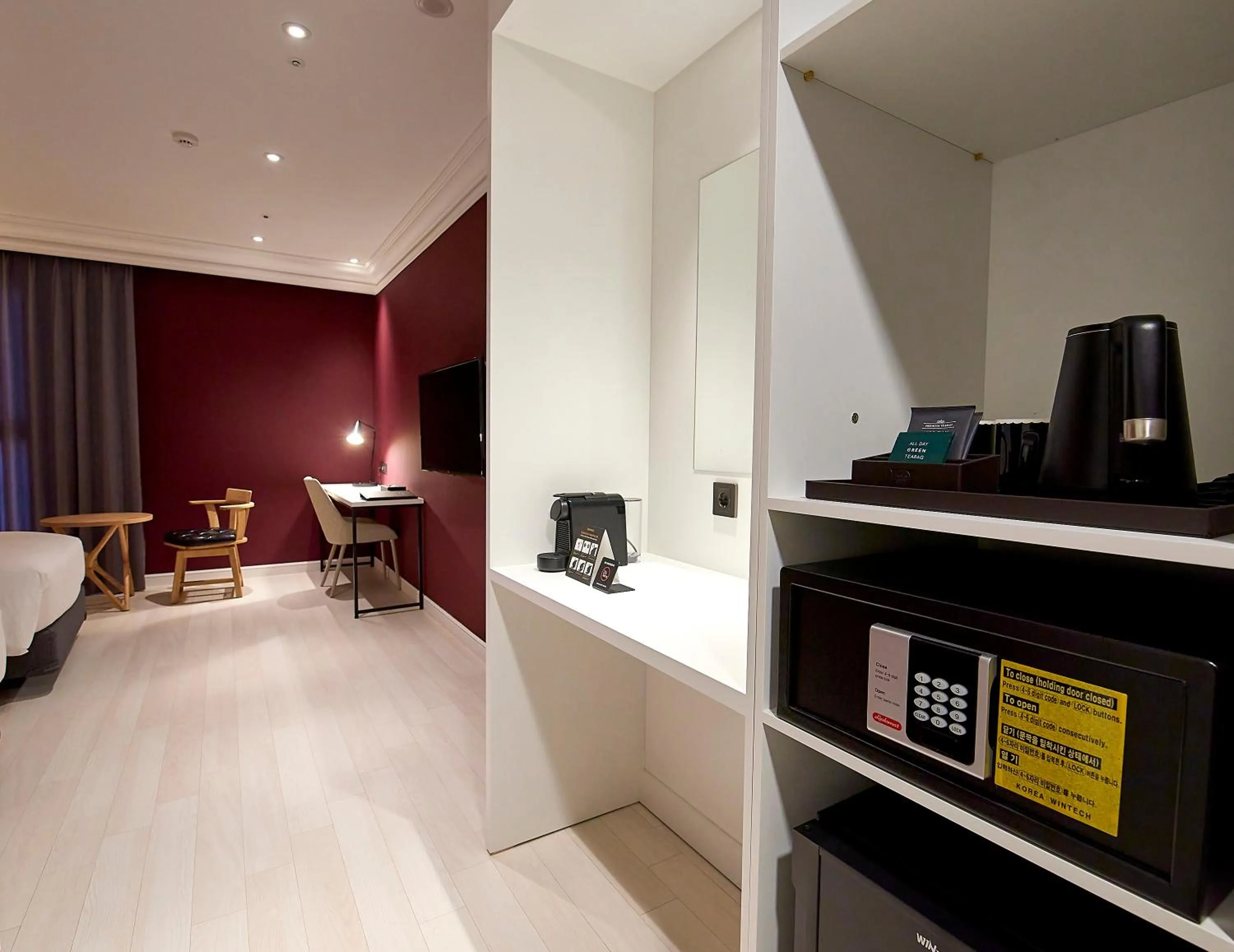 Photo of the whole room, Bed in Busan City Hotel