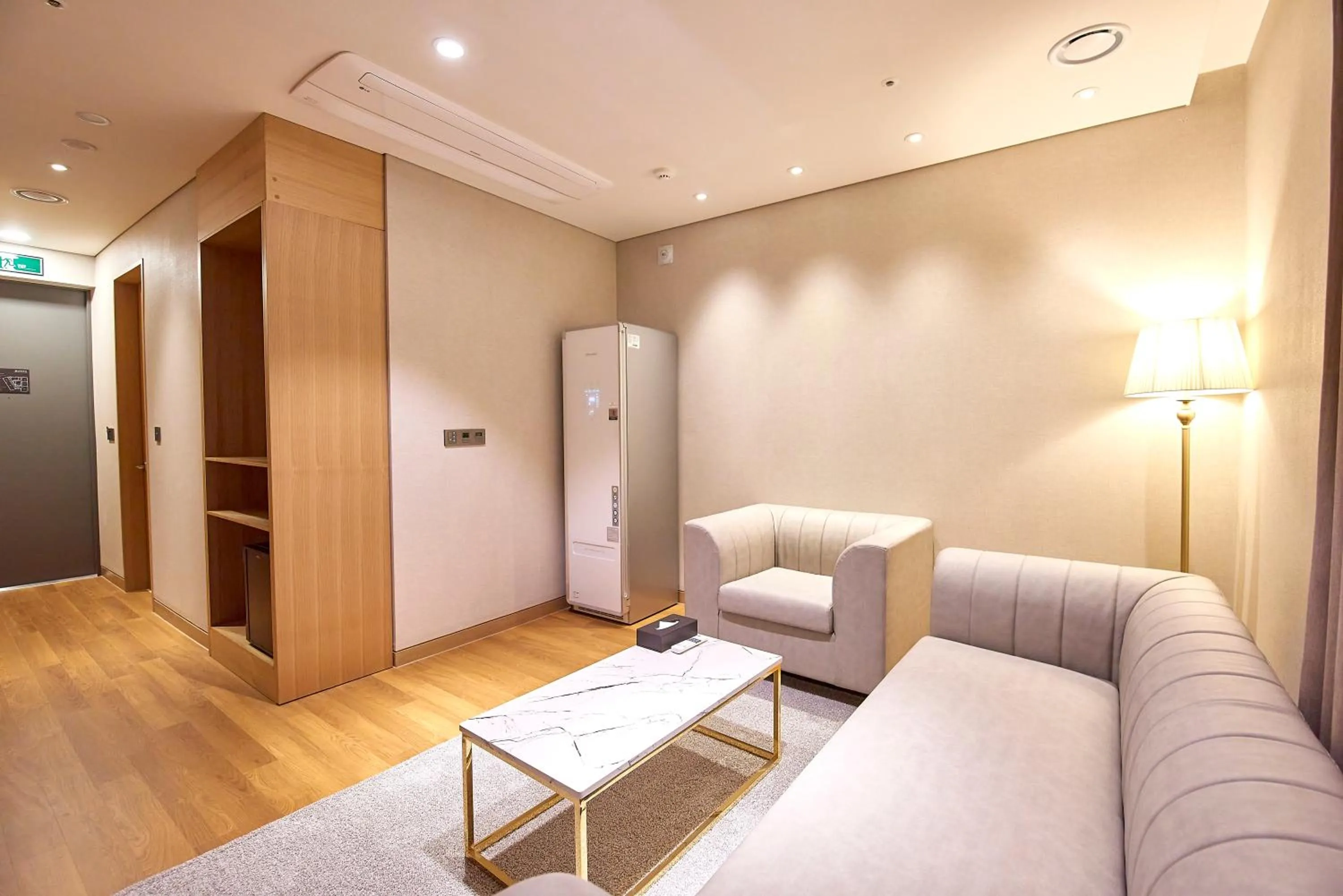 Living room in Busan City Hotel