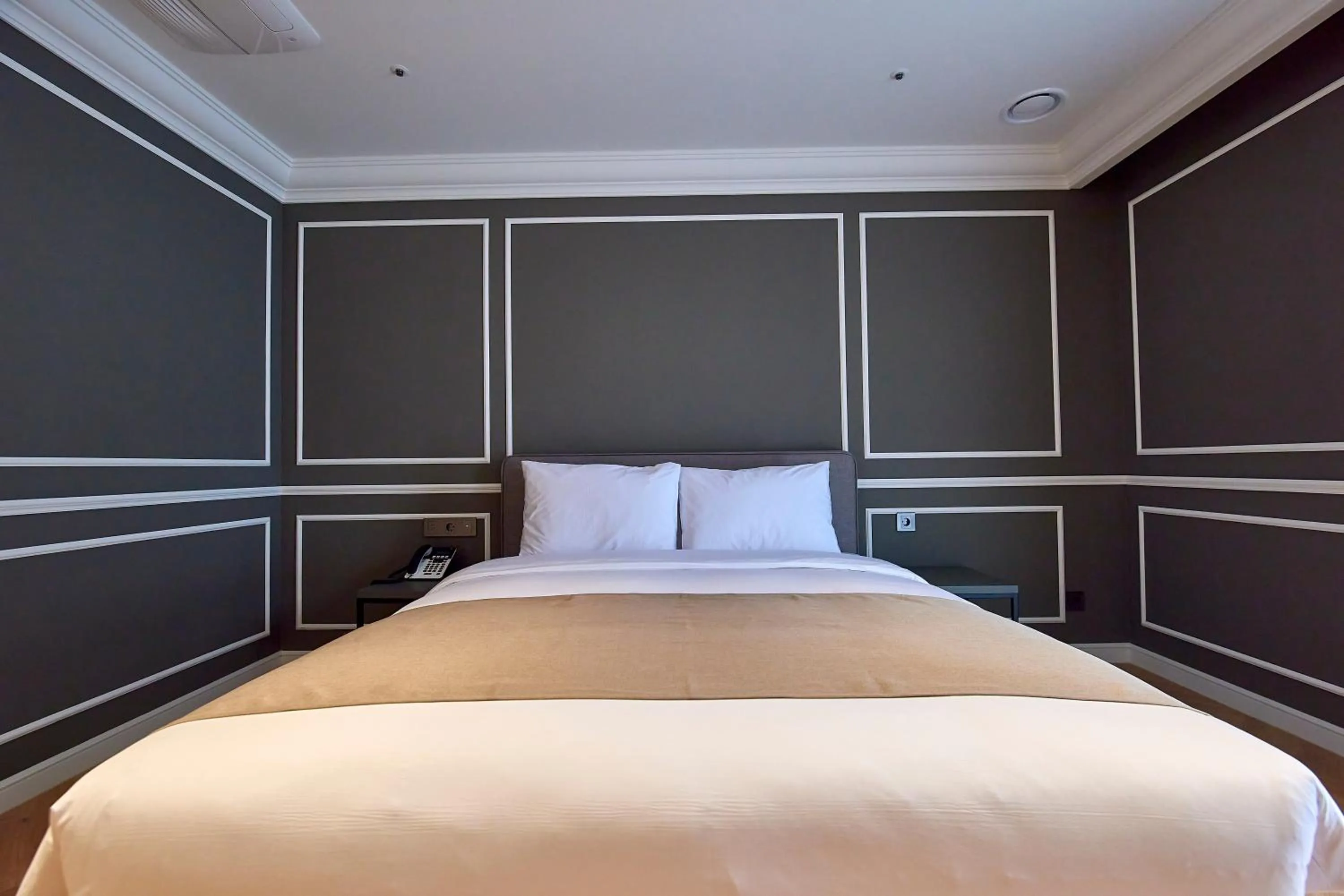 Bed in Busan City Hotel