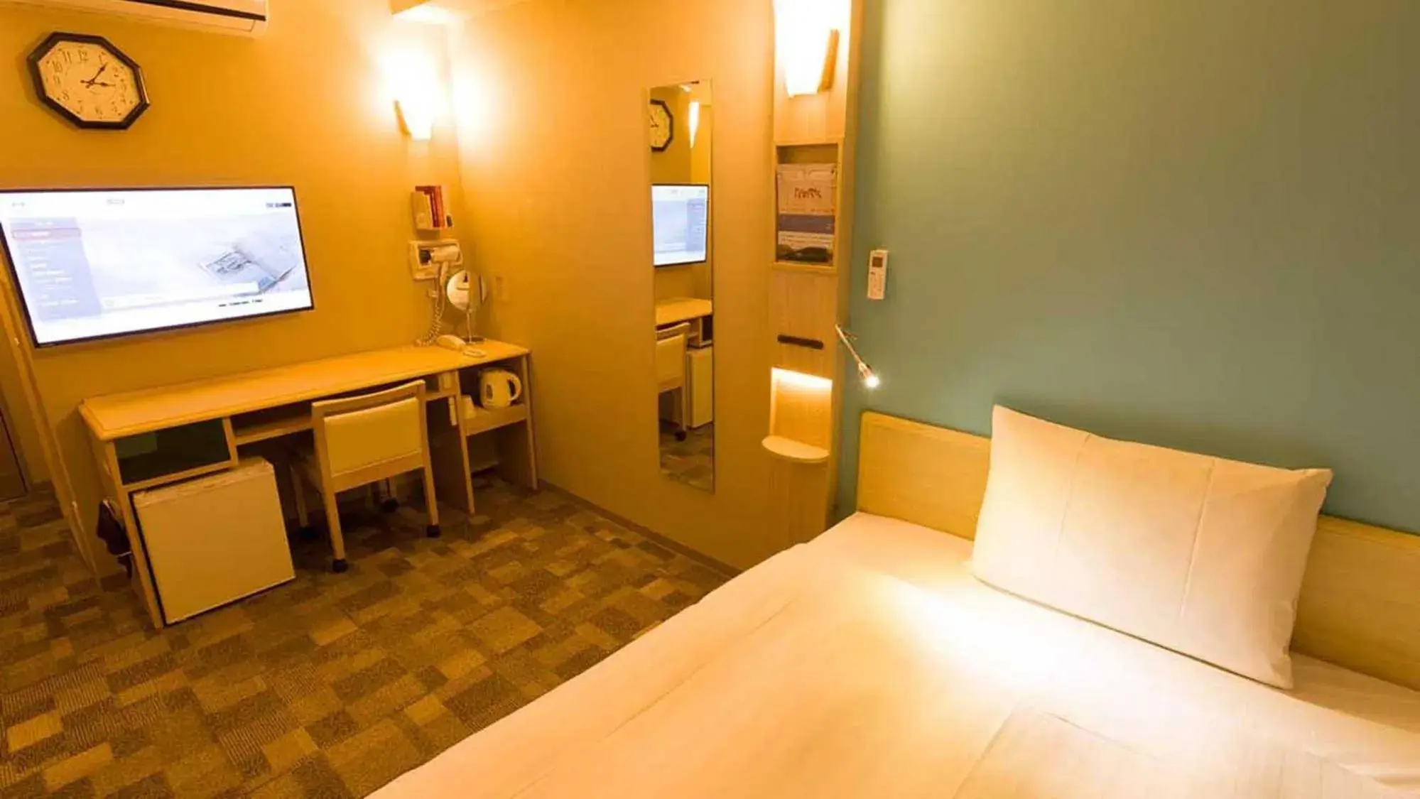 Superior Double Room for Single Use - Non-Smoking in Toyoko Inn Fujisan Otsuki-eki Superior Double Room for Single Use - Non-Smoking in Toyoko Inn Fujisan Otsuki-eki