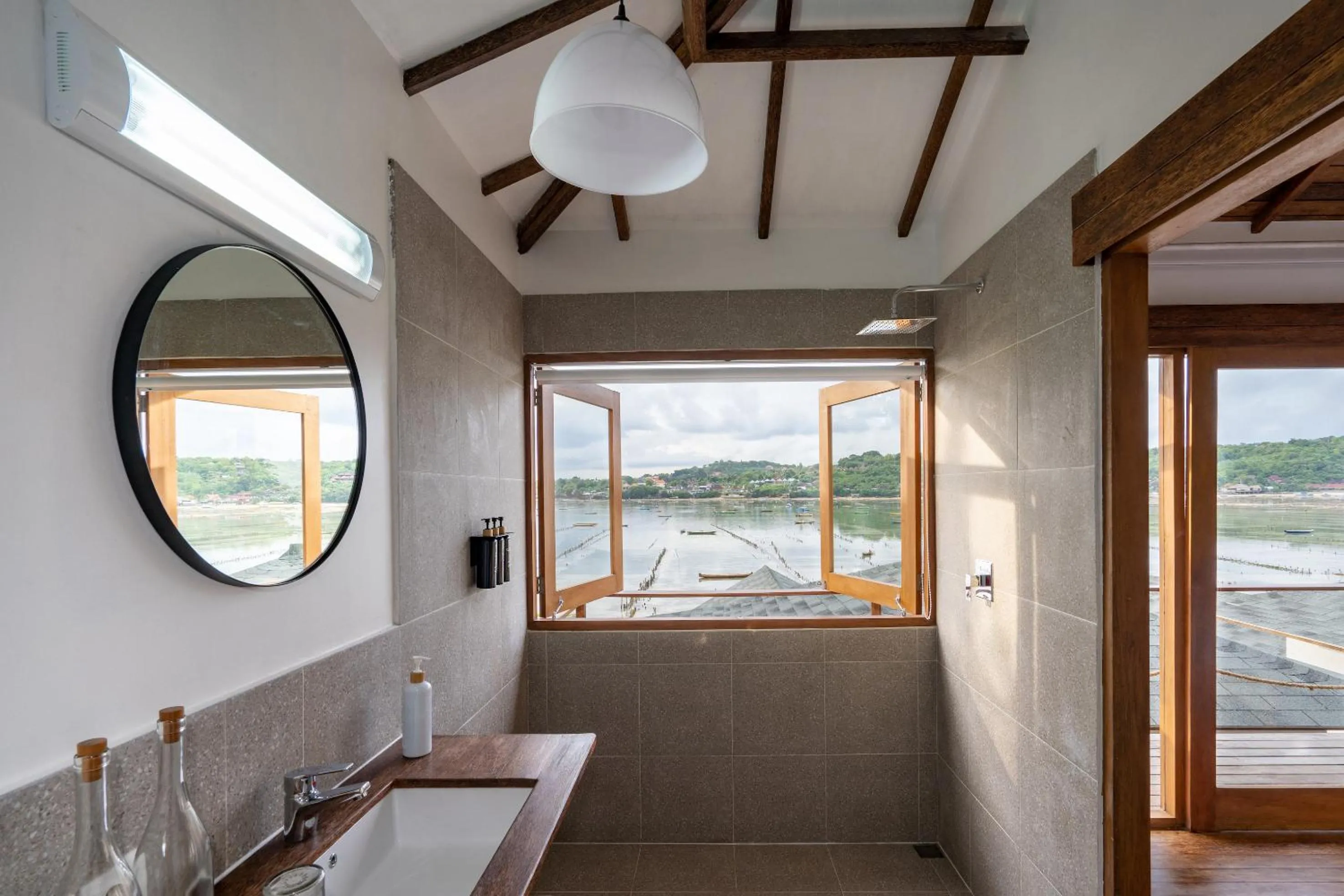 Bathroom in Indigo Blue Ceningan