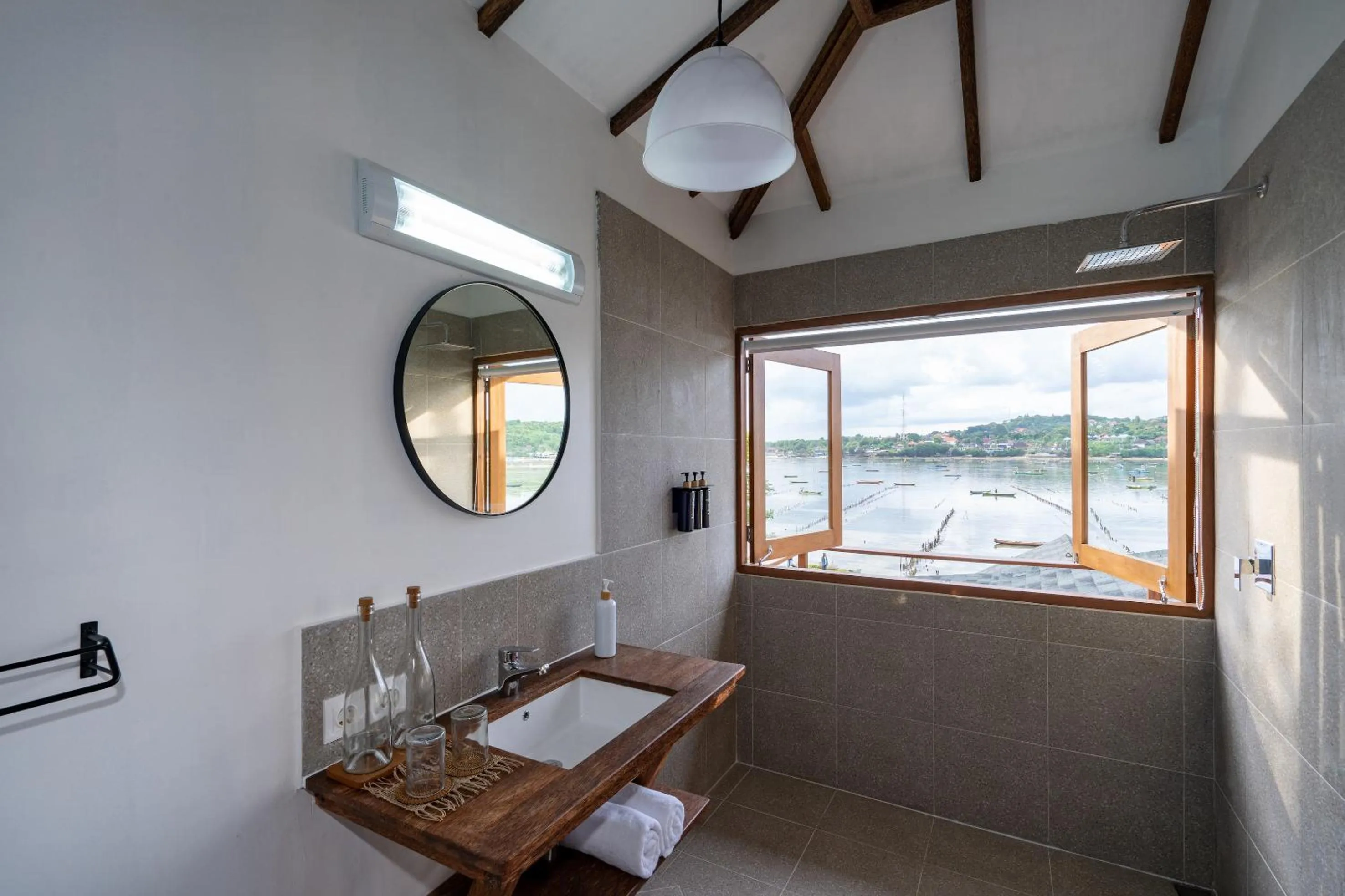 Bathroom in Indigo Blue Ceningan