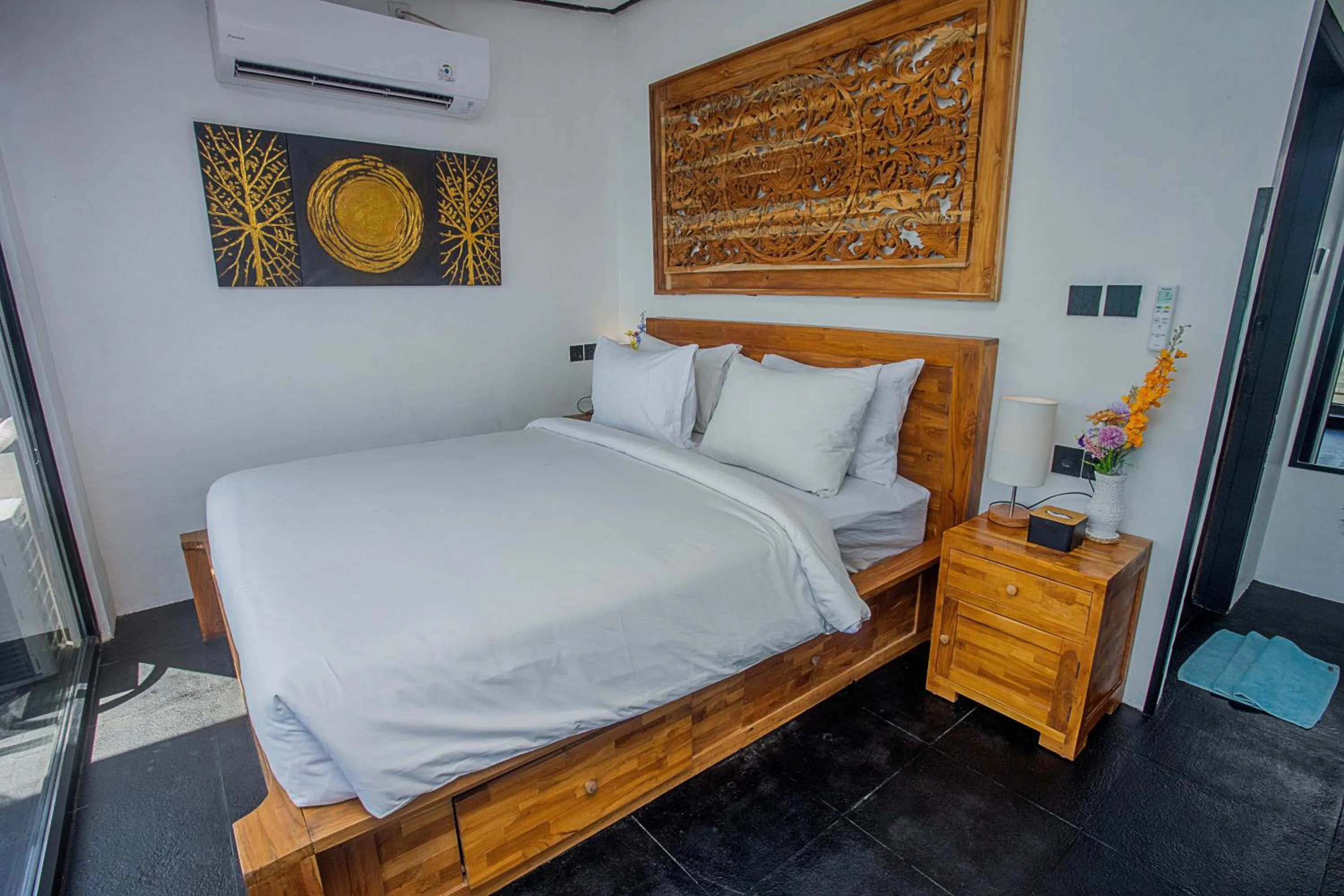 Bed in Indigo Blue Ceningan