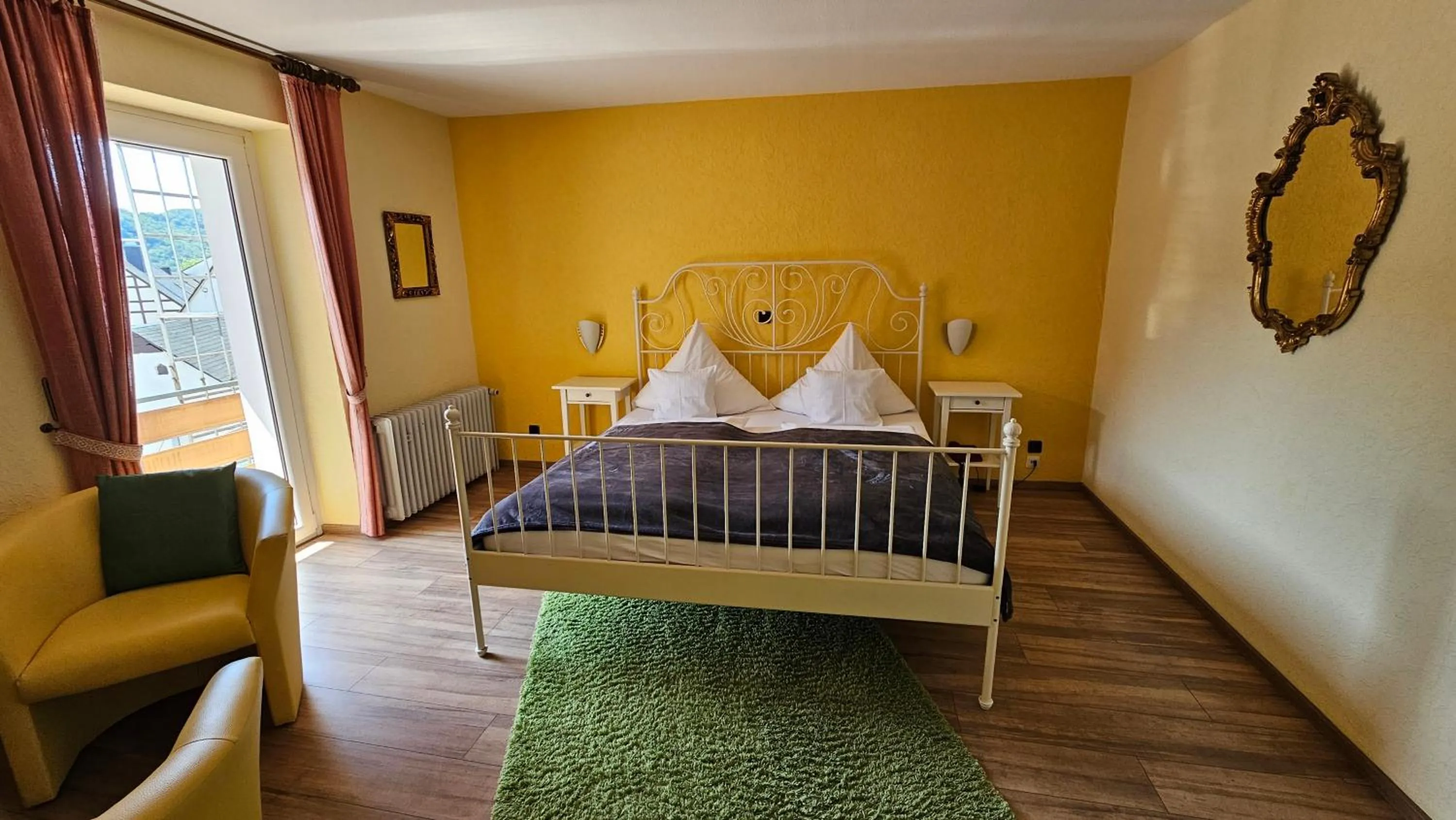 Photo of the whole room, Bed in RATSKELLER Hotel & Restaurant