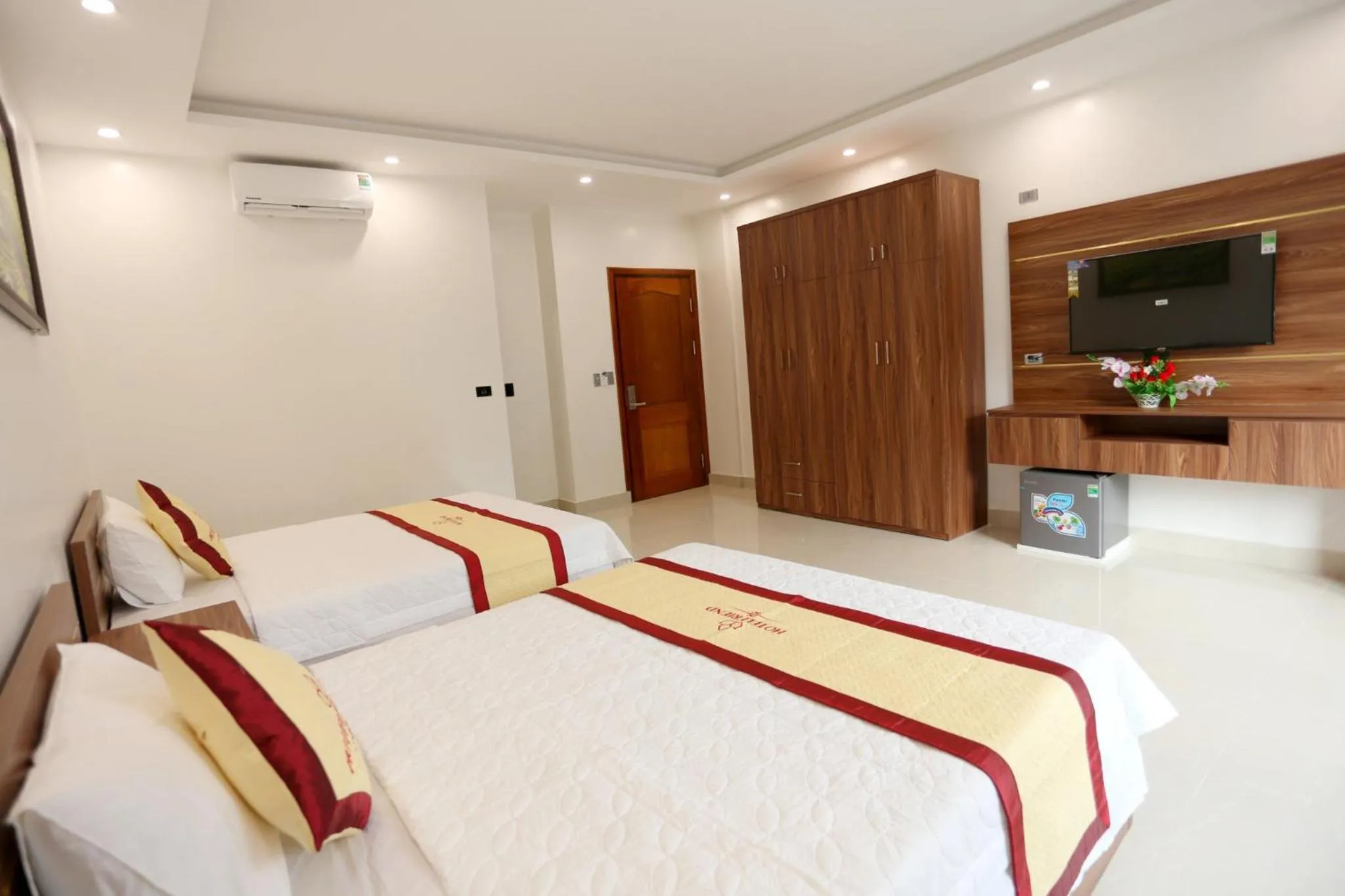 Communal lounge/ TV room, Bed in Friend Hotel Hà Giang