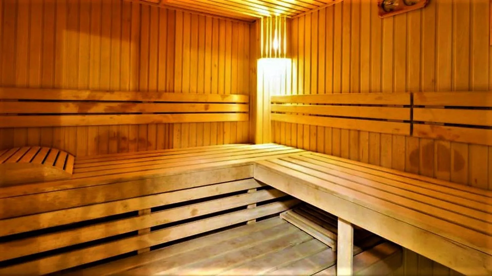 Sauna in Gautam Buddha Airport Hotel