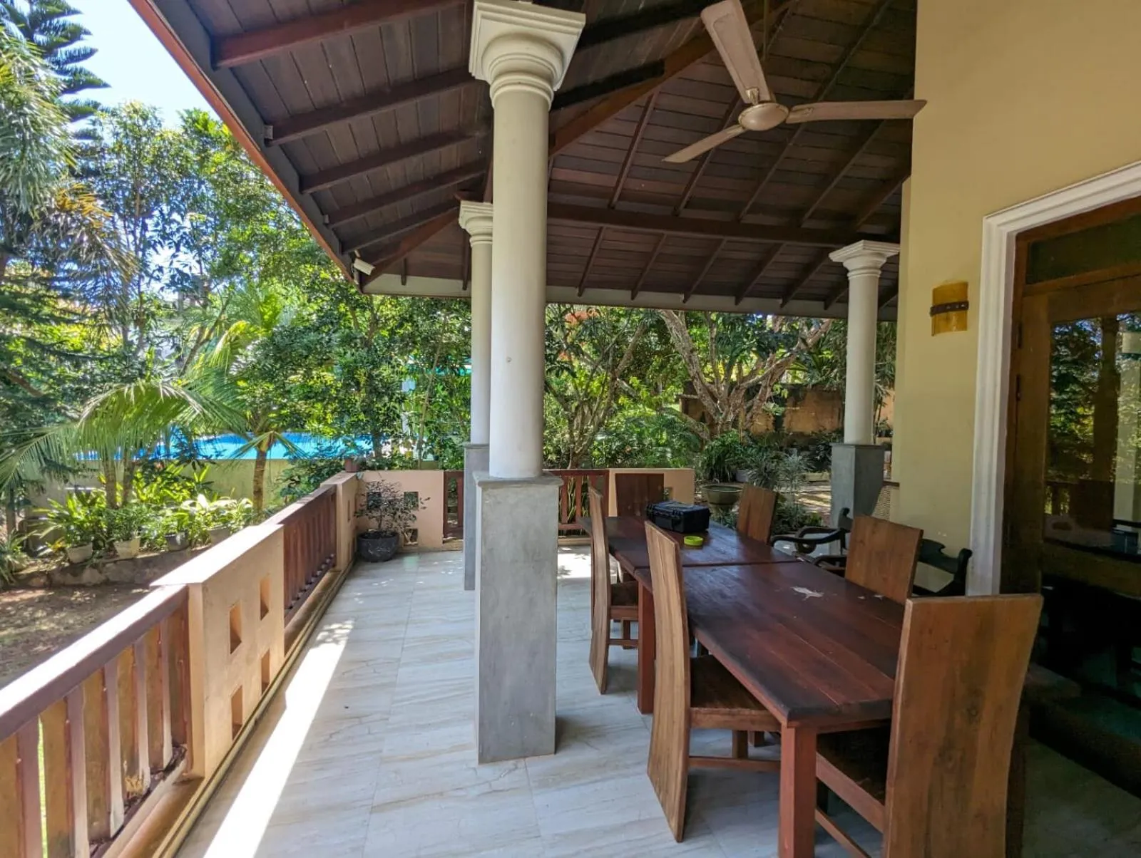 Restaurant/places to eat in Green View Villa