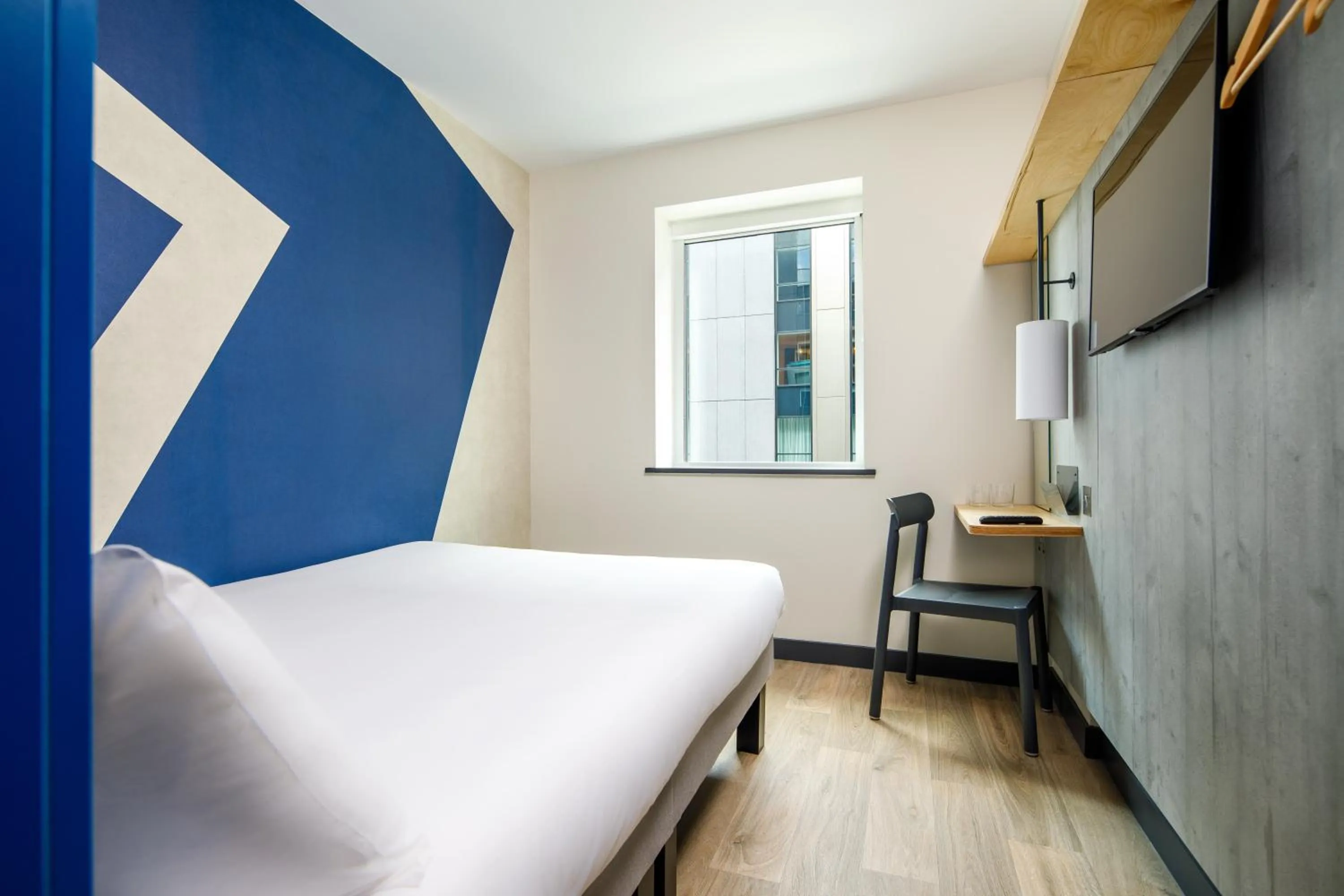 Bed in ibis budget Manchester Airport T2