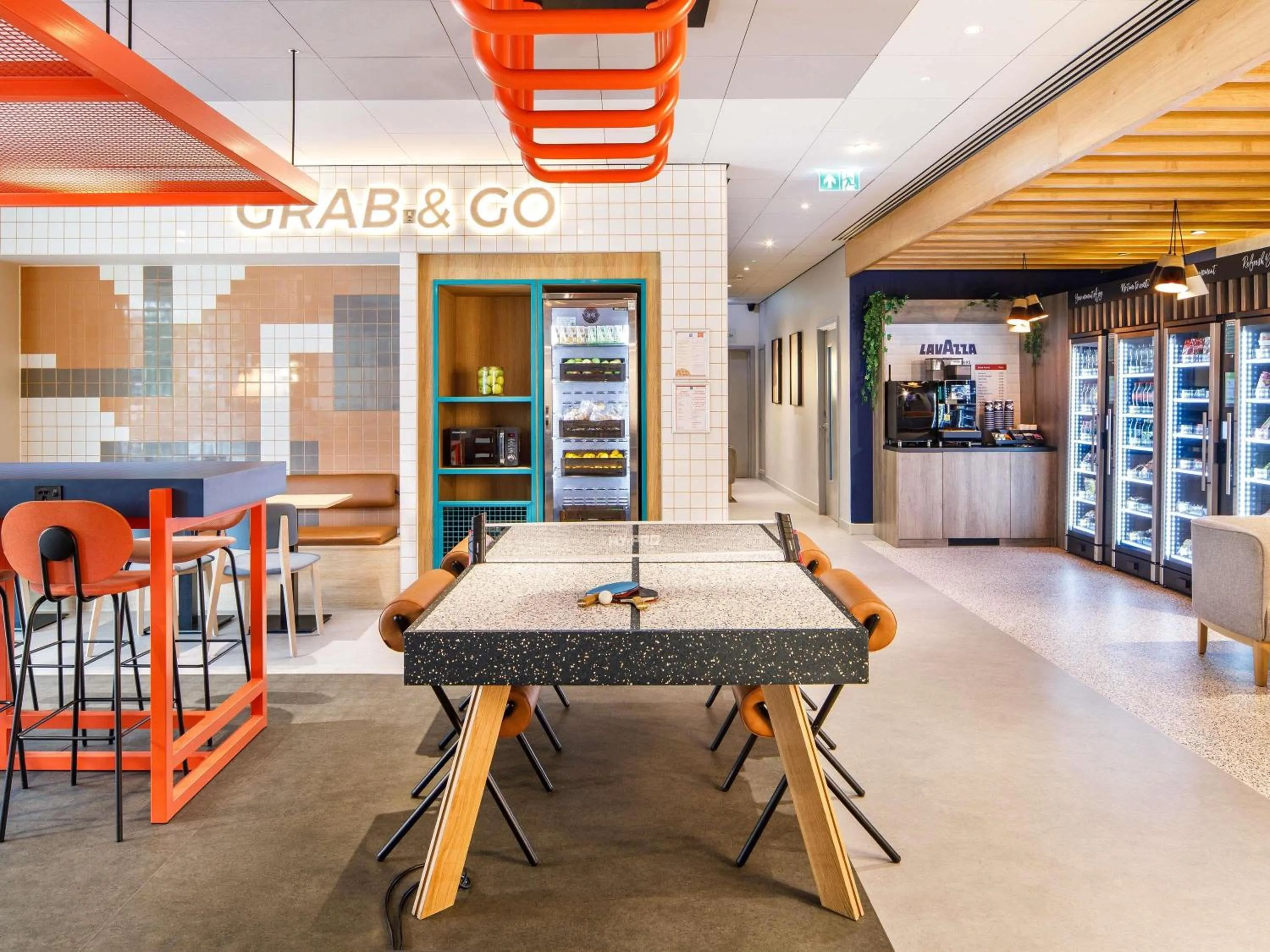 Lounge or bar in ibis budget Manchester Airport T2