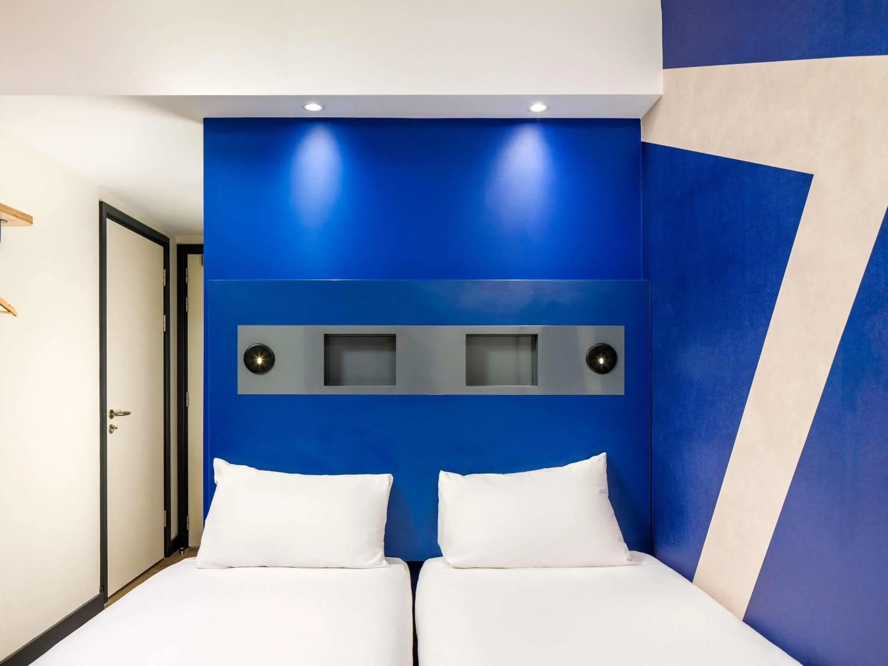 Standard Twin Room in ibis budget Manchester Airport T2 Standard Twin Room in ibis budget Manchester Airport T2