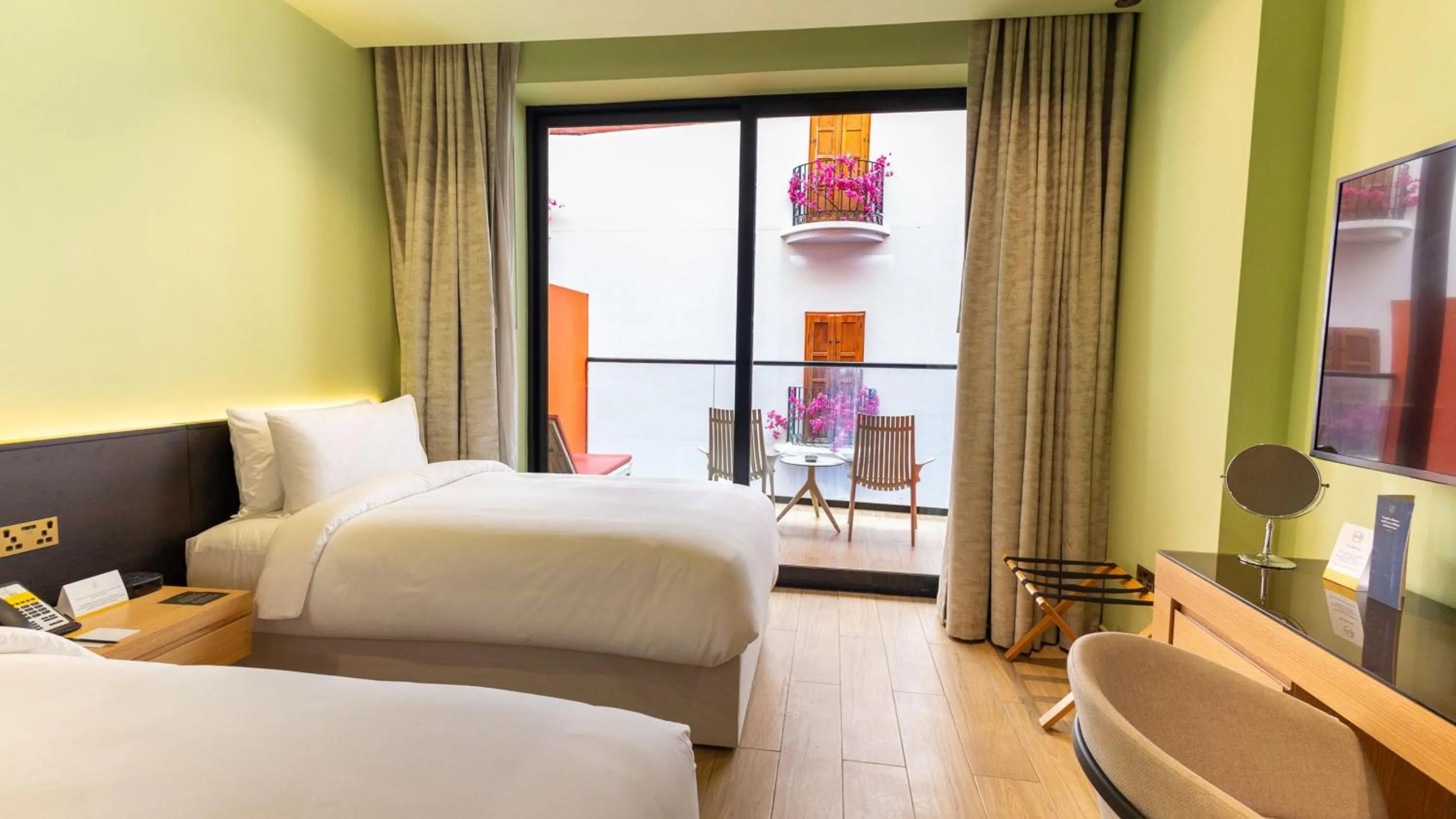 Photo of the whole room, Bed in Voco Dubai Monaco, The Heart of Europe by IHG-Adult only