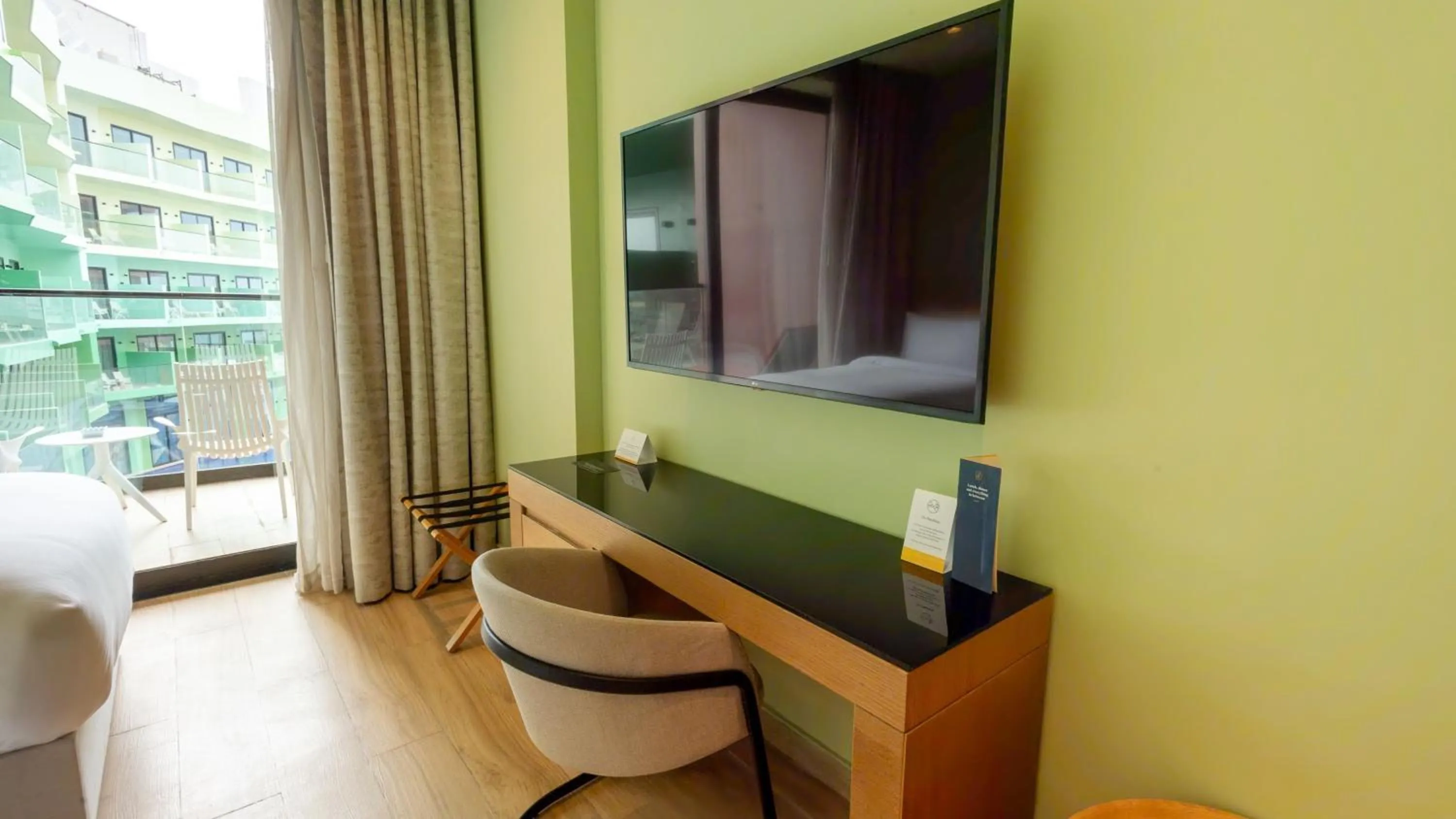 Photo of the whole room in Voco Dubai Monaco, The Heart of Europe by IHG-Adult only