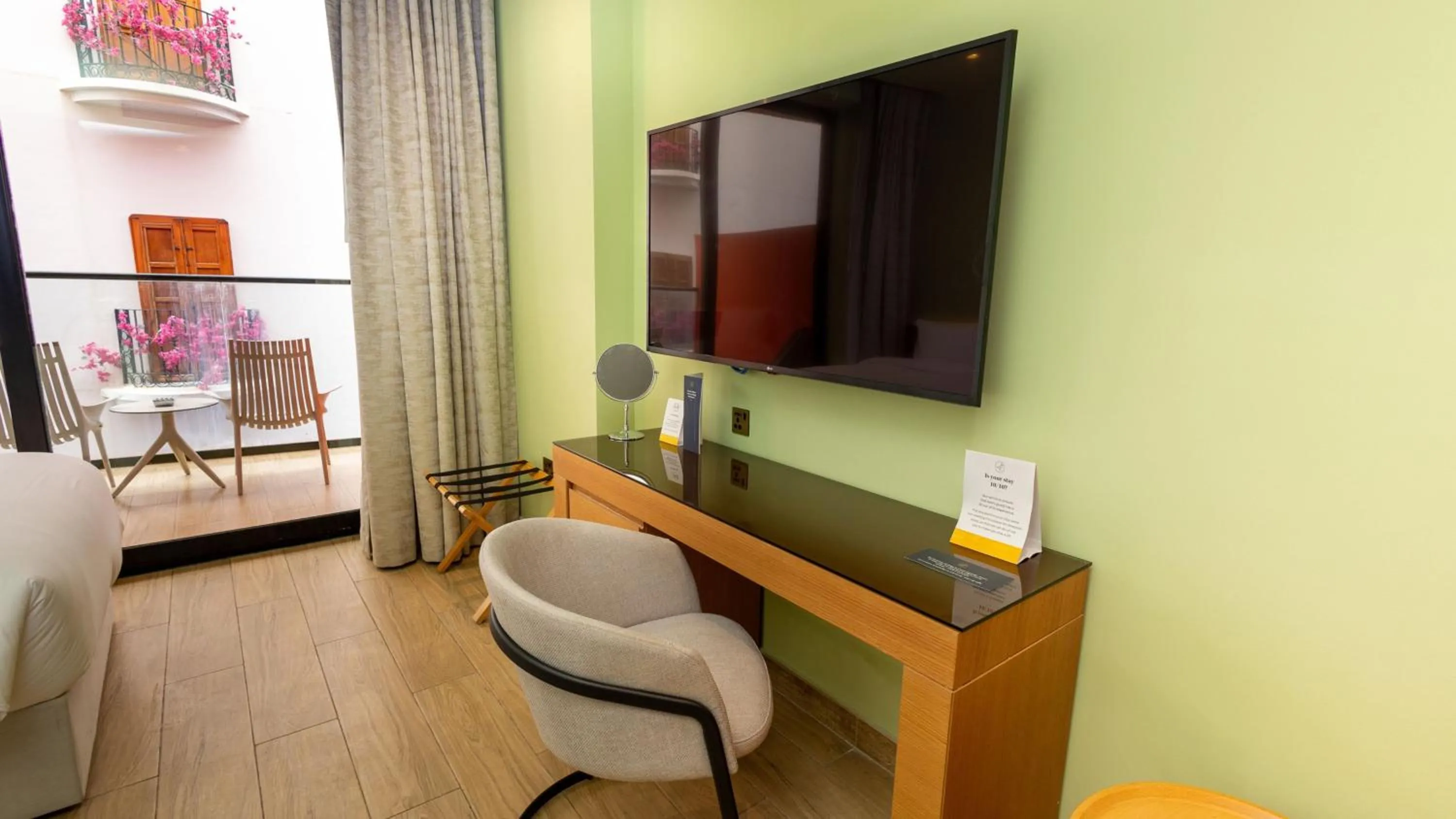 Photo of the whole room in Voco Dubai Monaco, The Heart of Europe by IHG-Adult only