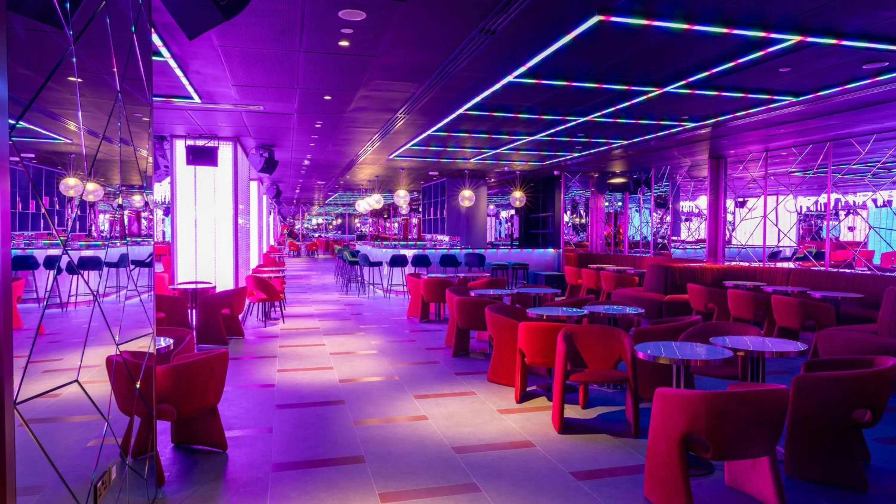 Lounge or bar in Voco Dubai Monaco, The Heart of Europe by IHG-Adult only