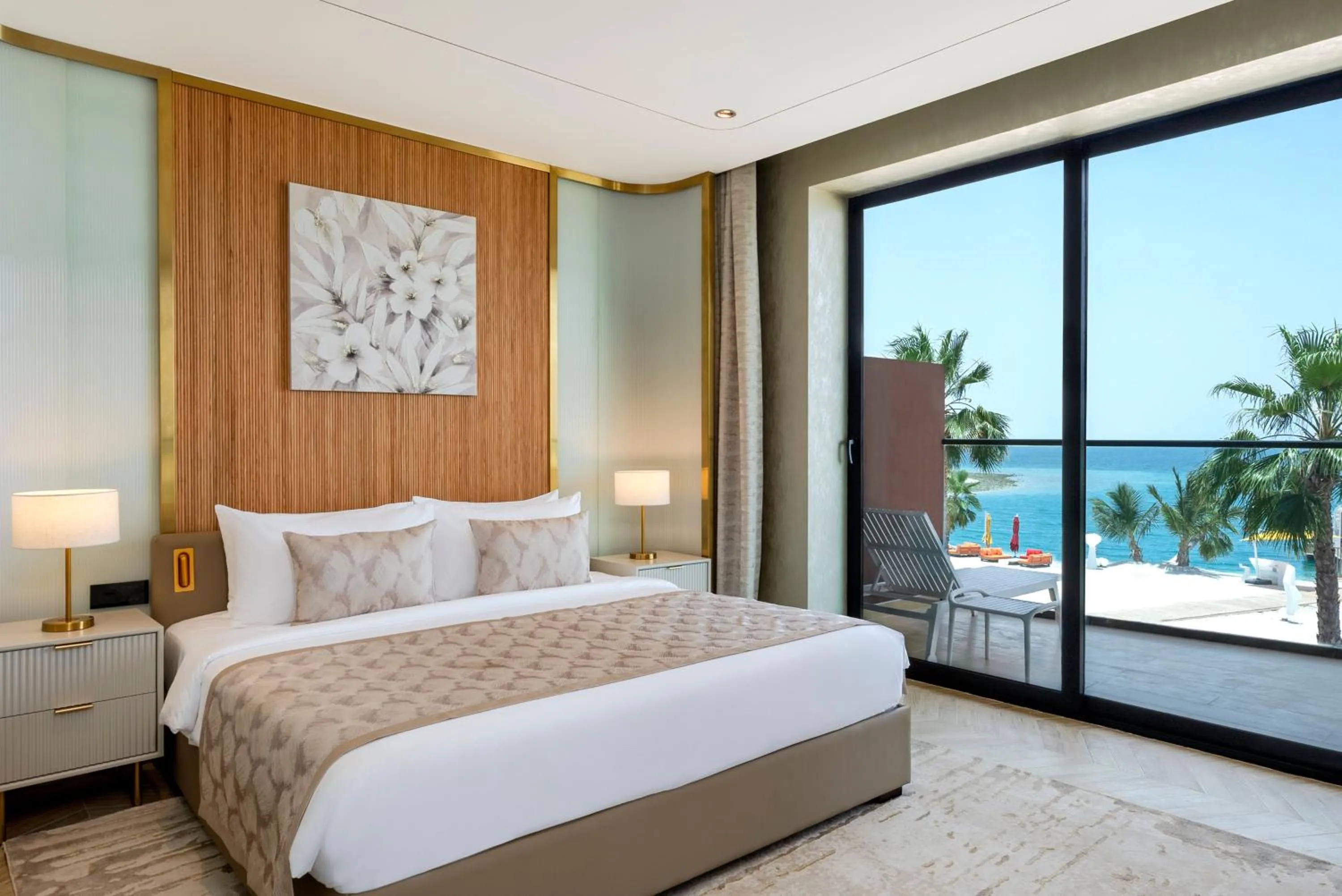 Photo of the whole room, Bed in Voco Dubai Monaco, The Heart of Europe by IHG-Adult only