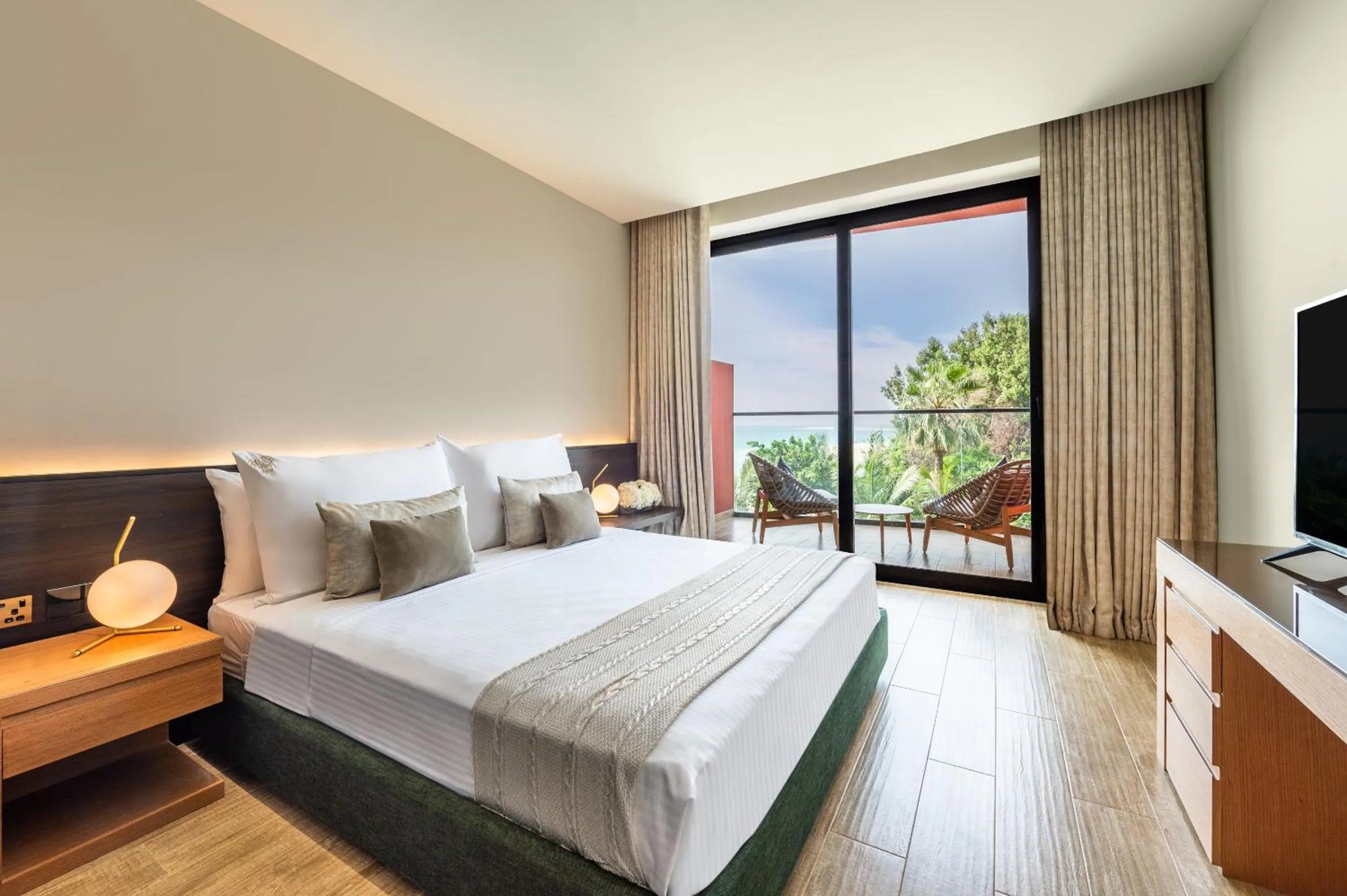 Photo of the whole room, Bed in Voco Dubai Monaco, The Heart of Europe by IHG-Adult only