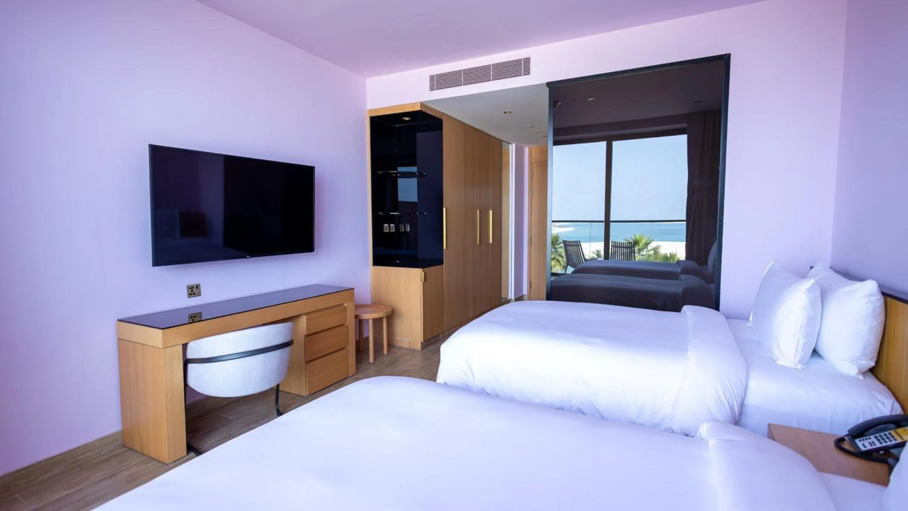 Photo of the whole room, Bed in Voco Dubai Monaco, The Heart of Europe by IHG-Adult only