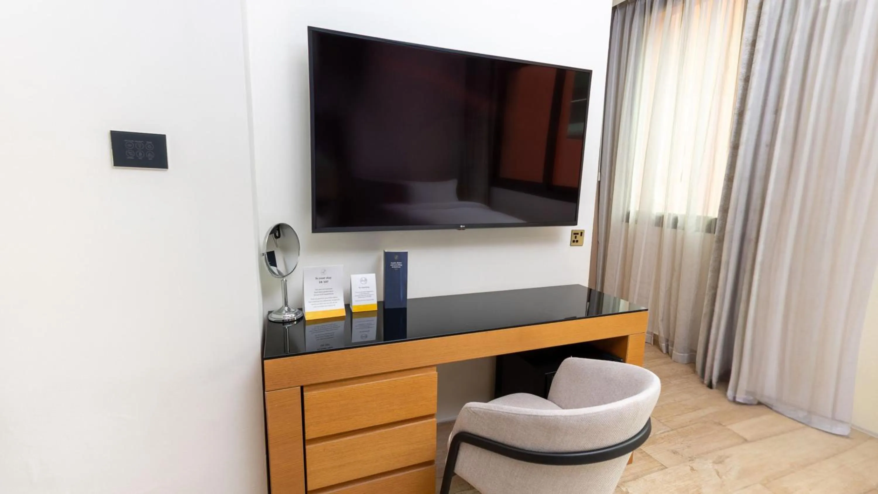 Photo of the whole room in Voco Dubai Monaco, The Heart of Europe by IHG-Adult only