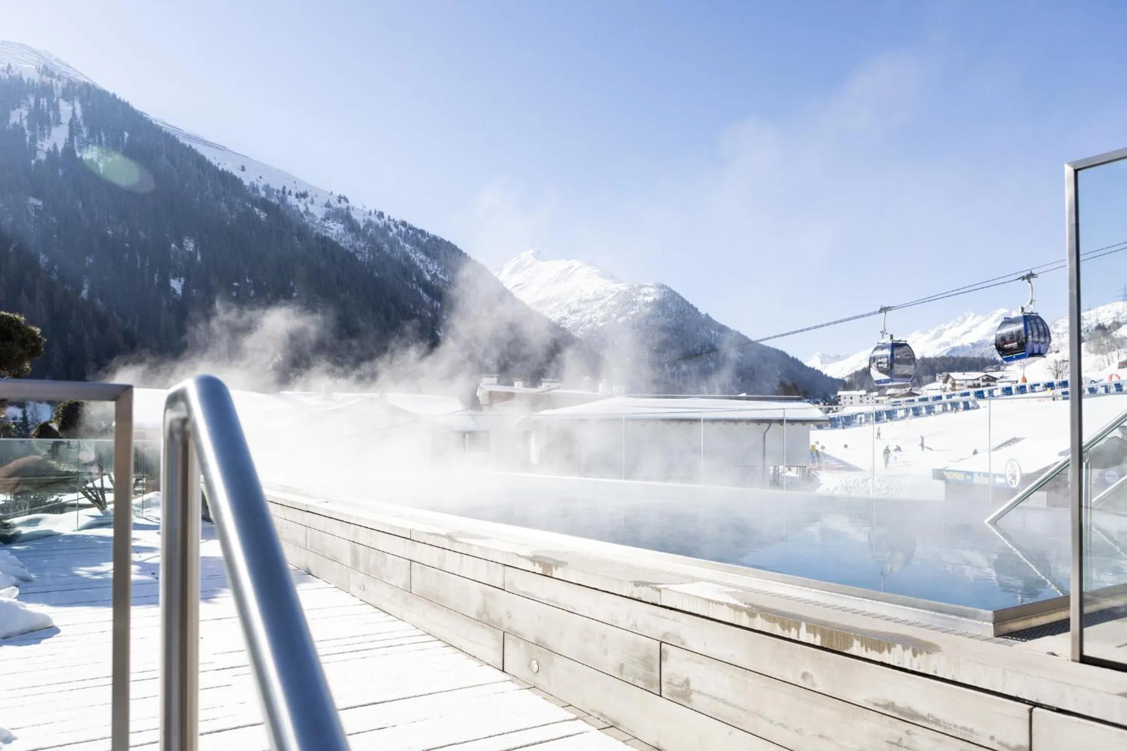 Swimming pool in Hotel Arlmont 4 Stern Superior