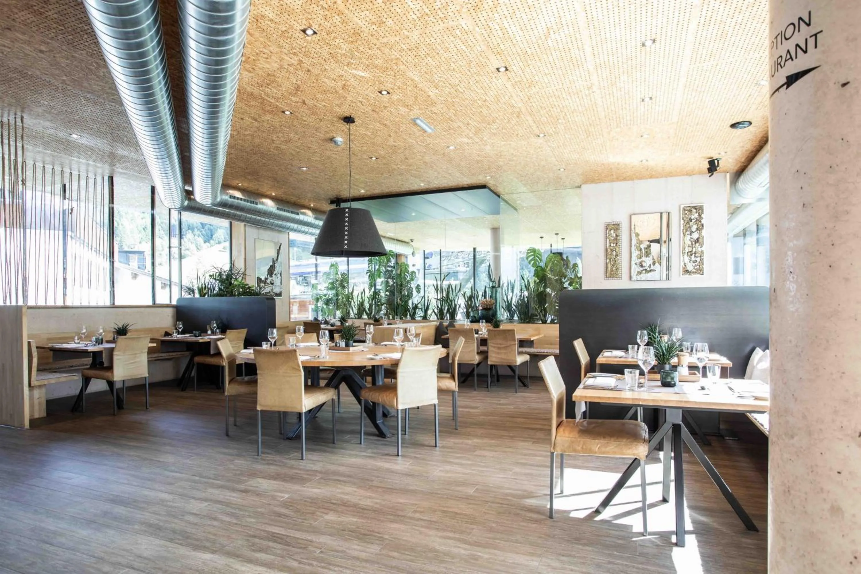 Restaurant/places to eat in Hotel Arlmont 4 Stern Superior