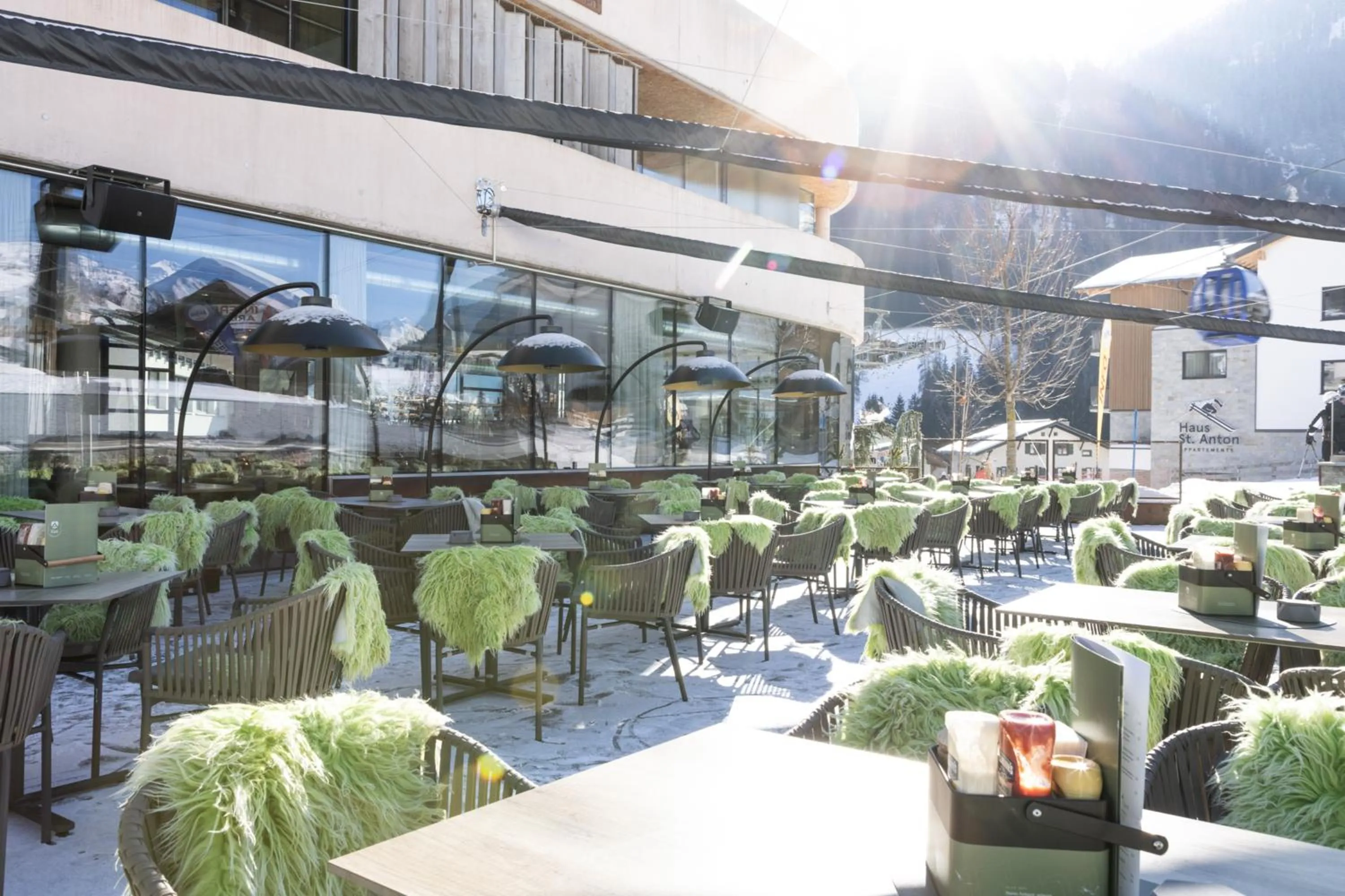 Restaurant/places to eat in Hotel Arlmont 4 Stern Superior