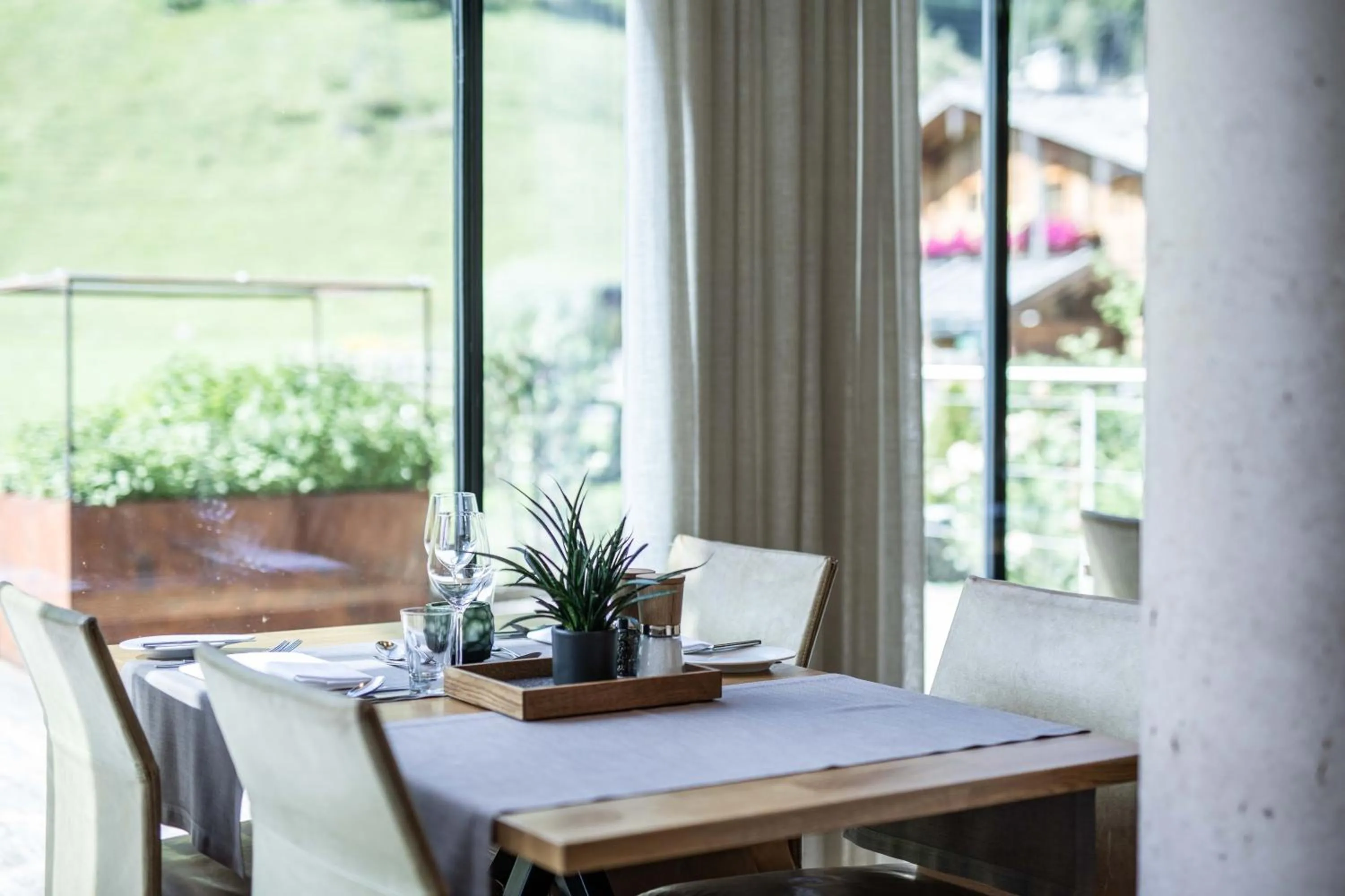 Restaurant/places to eat in Hotel Arlmont 4 Stern Superior