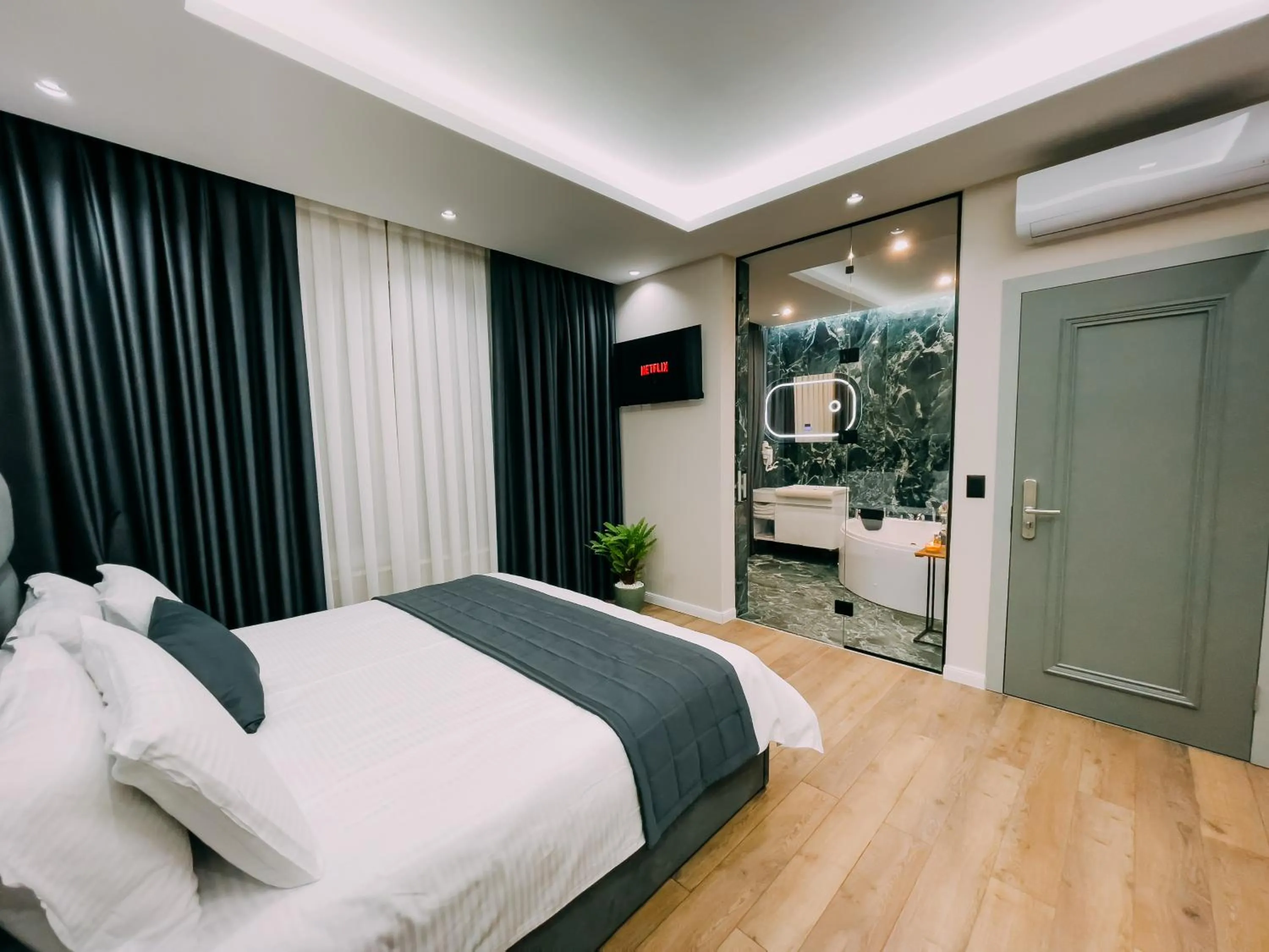 TV and multimedia, Bed in Imperator Hotel