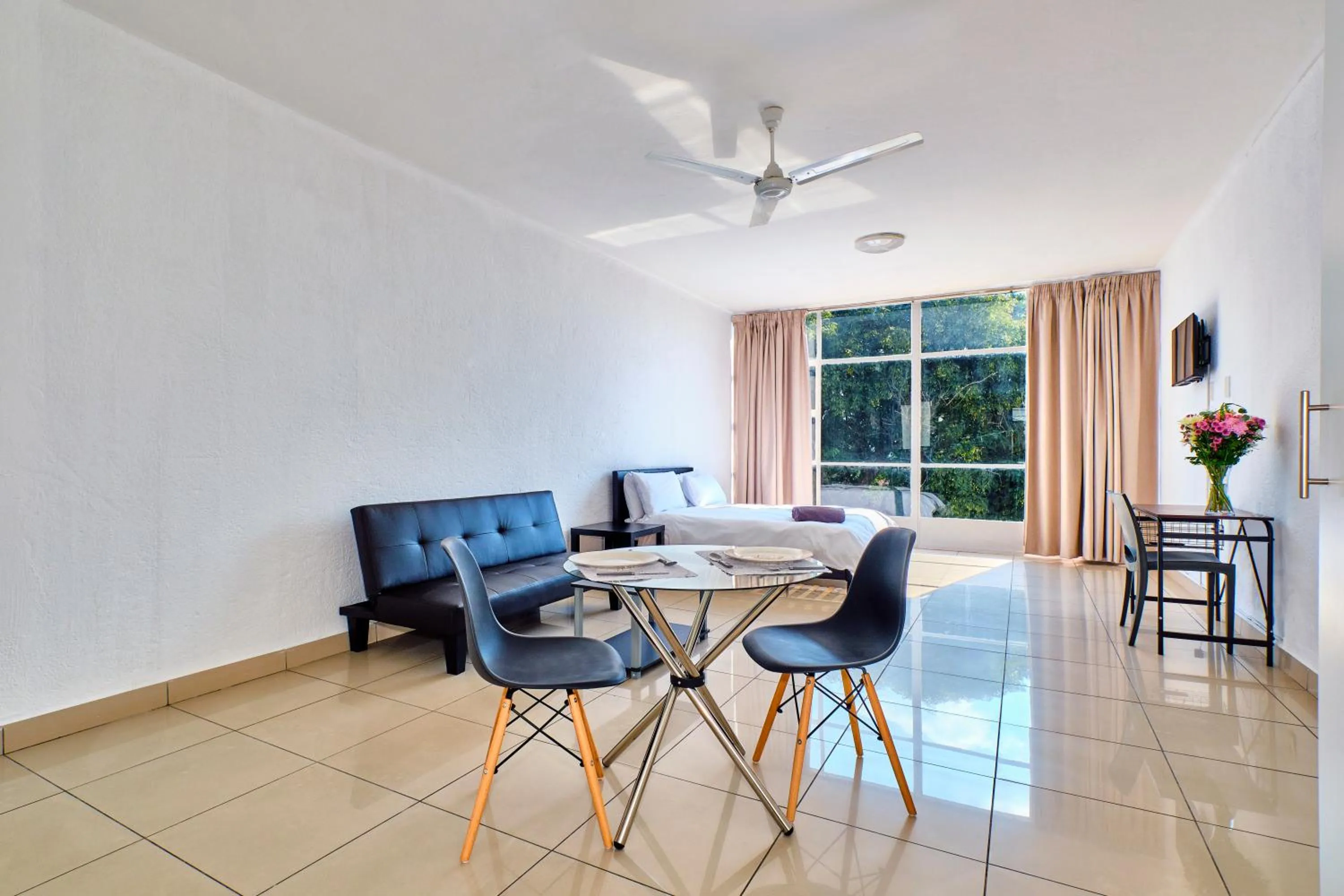 Bedroom in Inn & Out Sandton Park