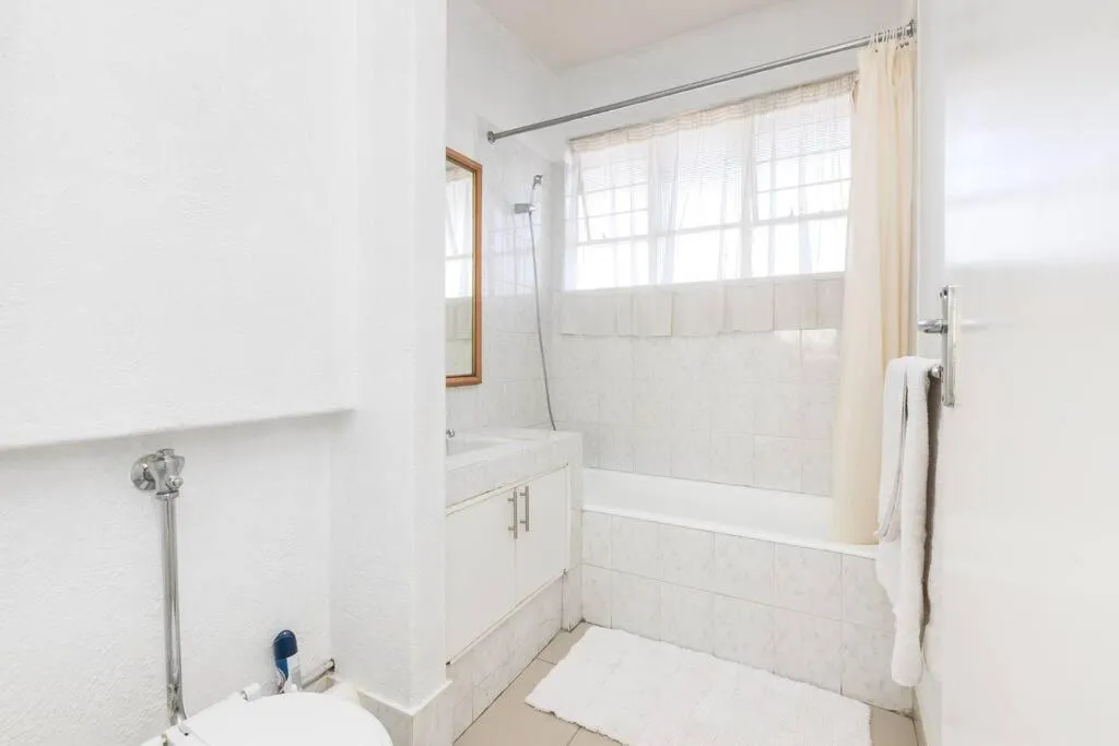 Bathroom in Inn & Out Sandton Park