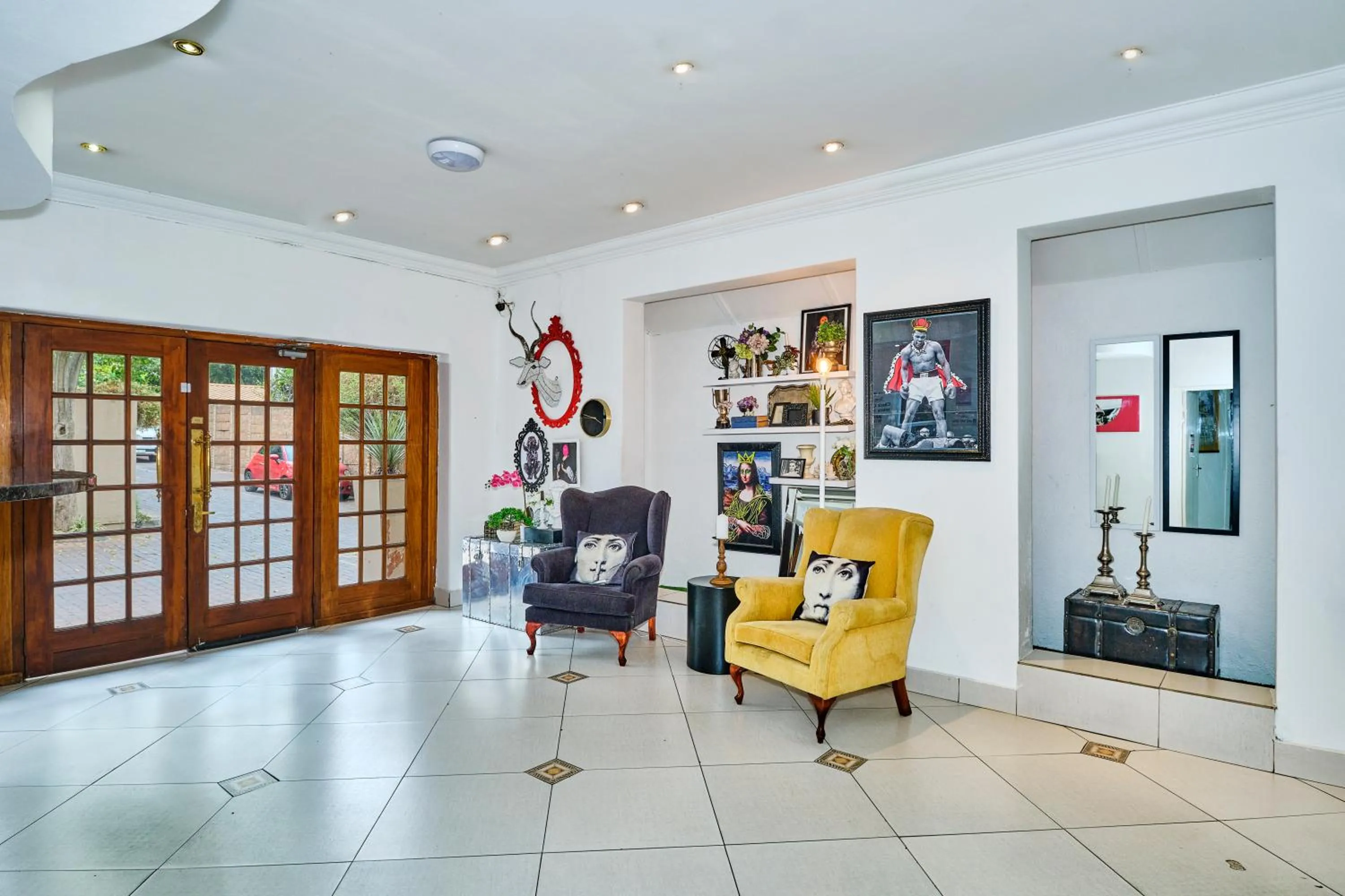 Facade/entrance in Inn & Out Sandton Park