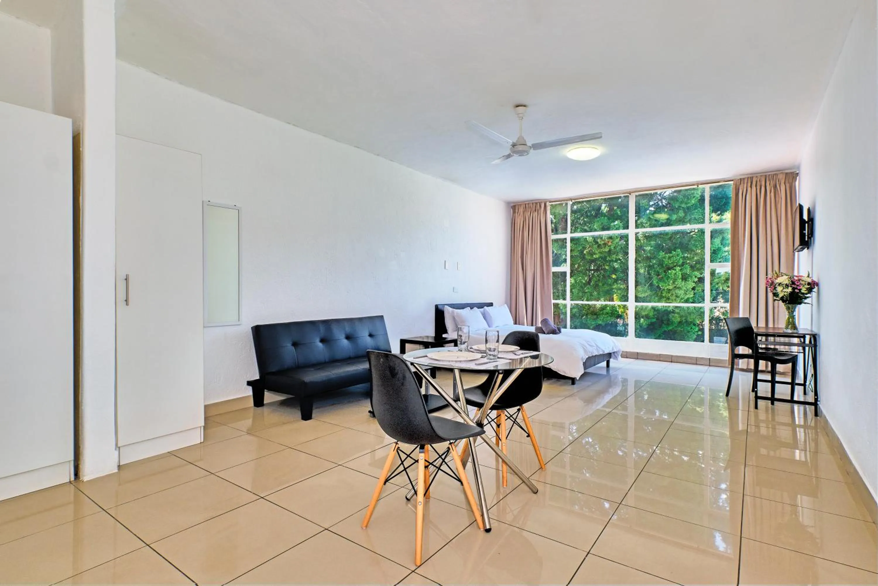 Seating area in Inn & Out Sandton Park