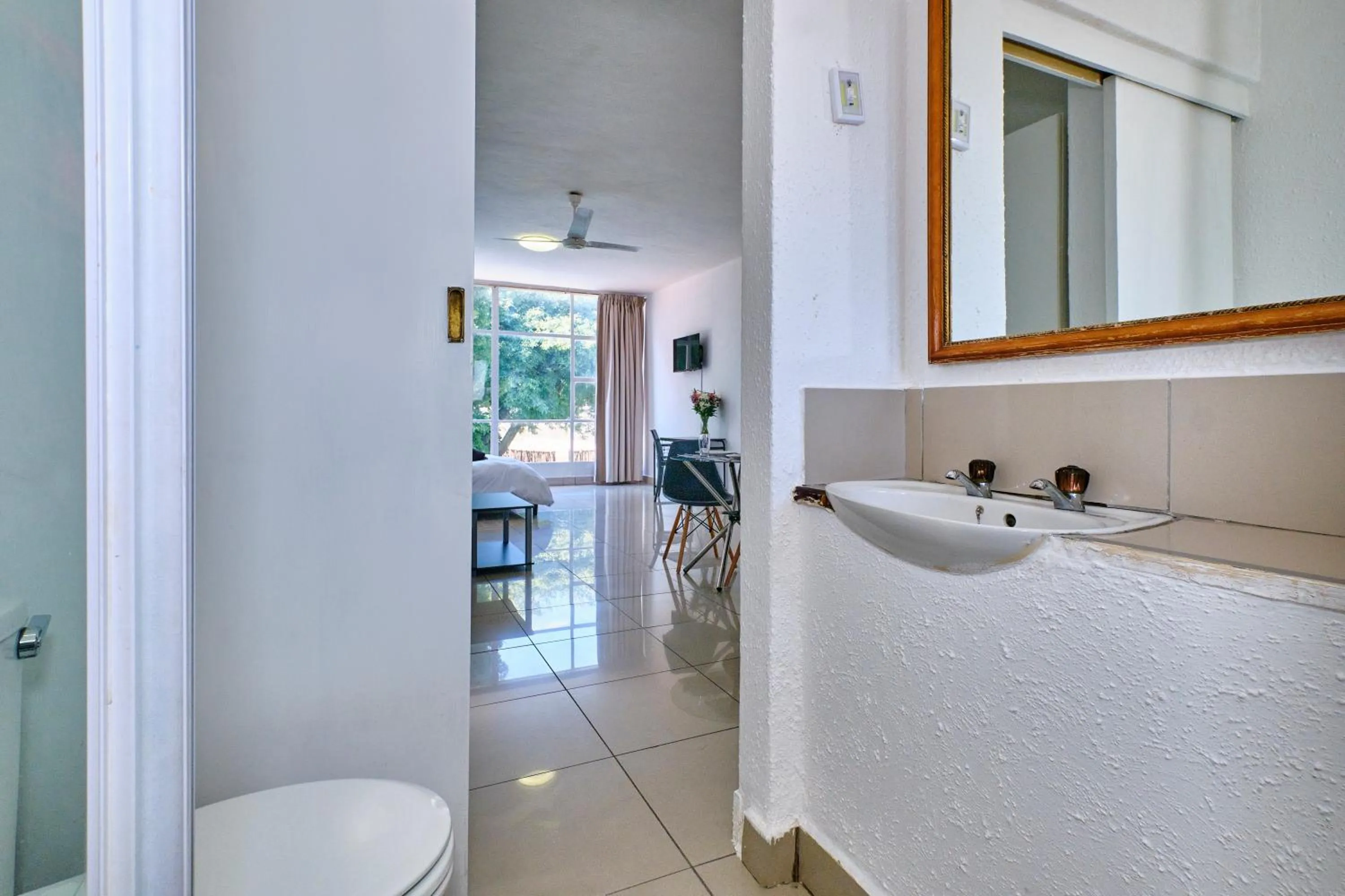 Bathroom in Inn & Out Sandton Park