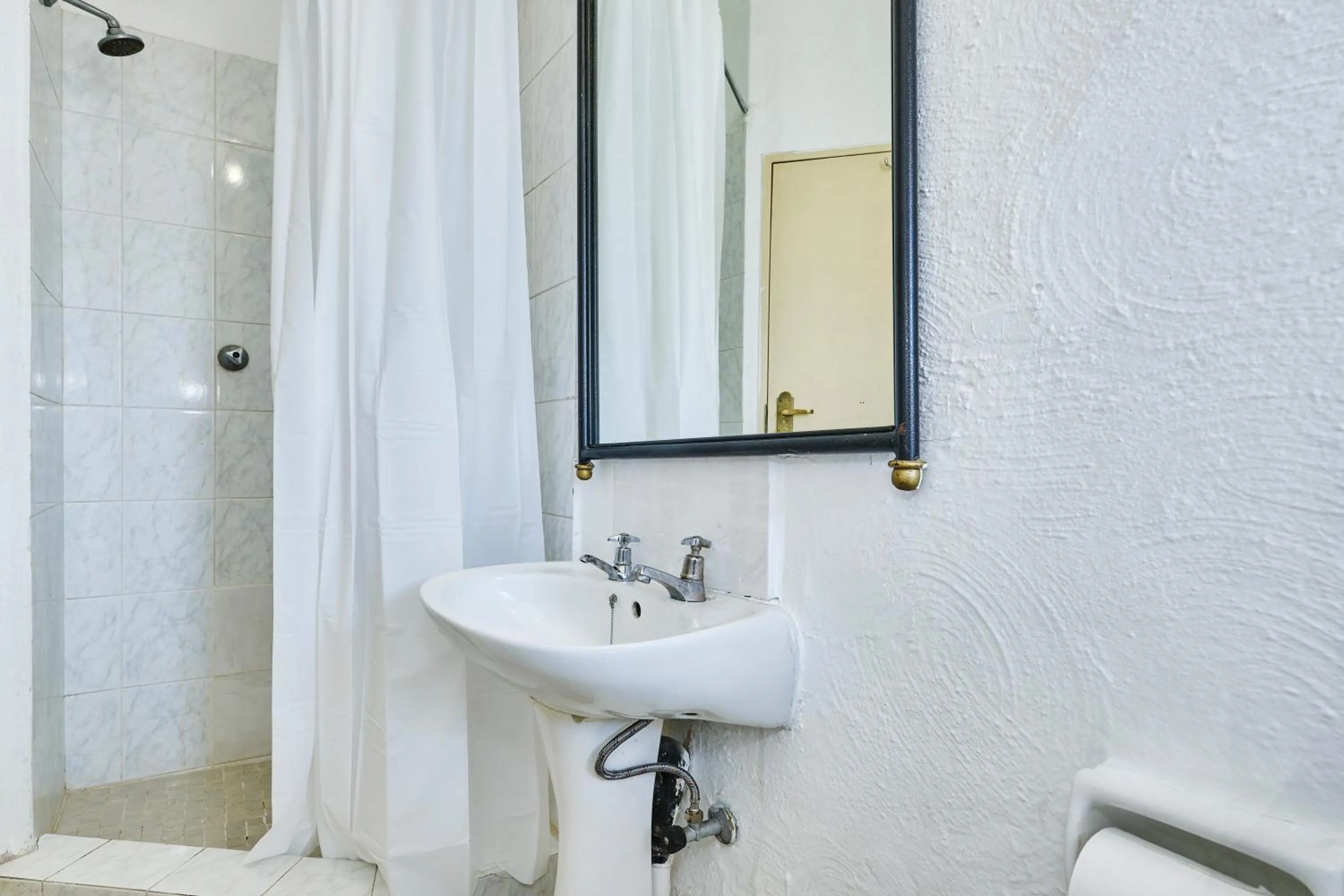 Bathroom in Inn & Out Sandton Park