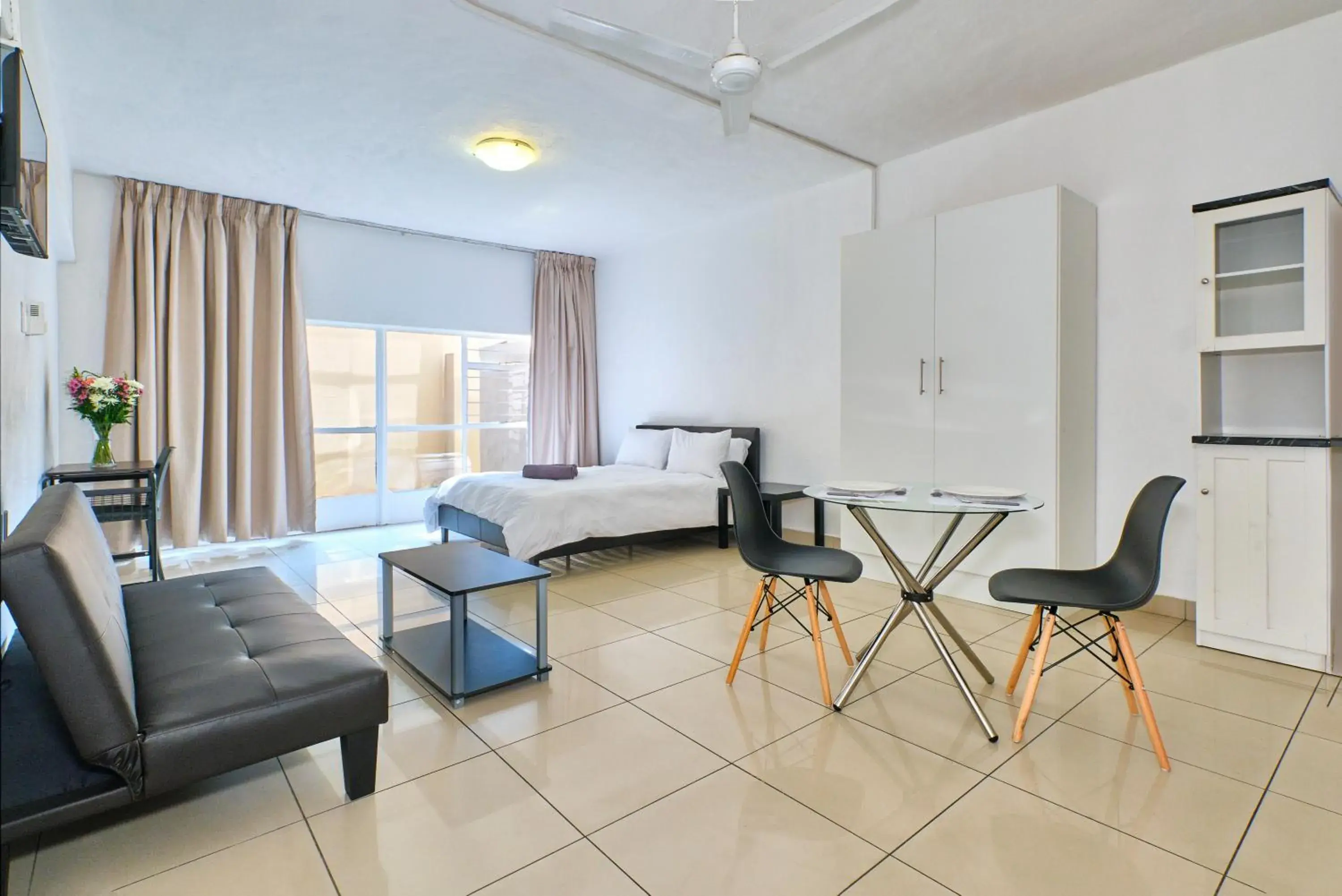 Queen Studio - single occupancy in Inn & Out Sandton Park Queen Studio - single occupancy in Inn & Out Sandton Park