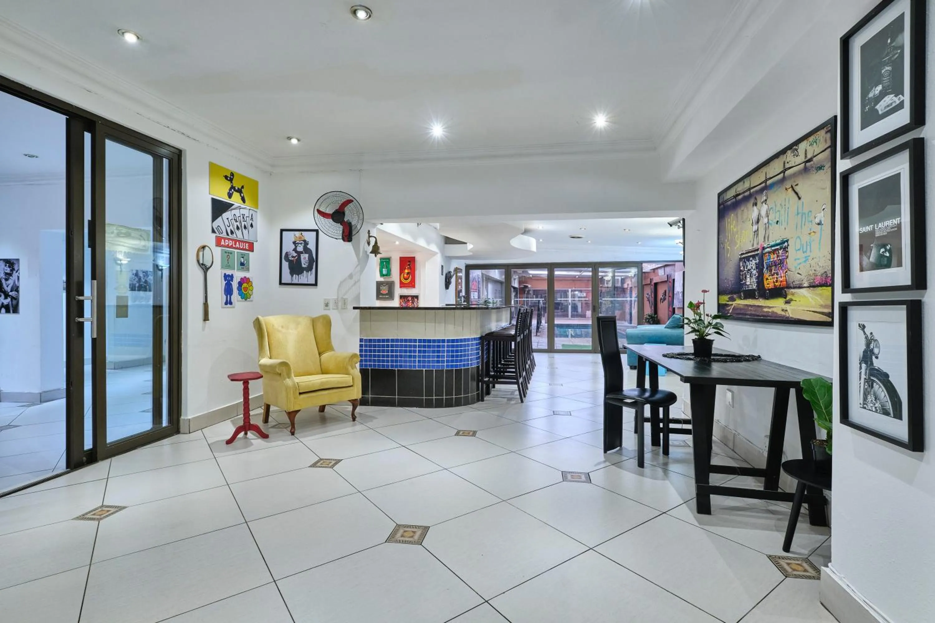 Communal lounge/ TV room in Inn & Out Sandton Park
