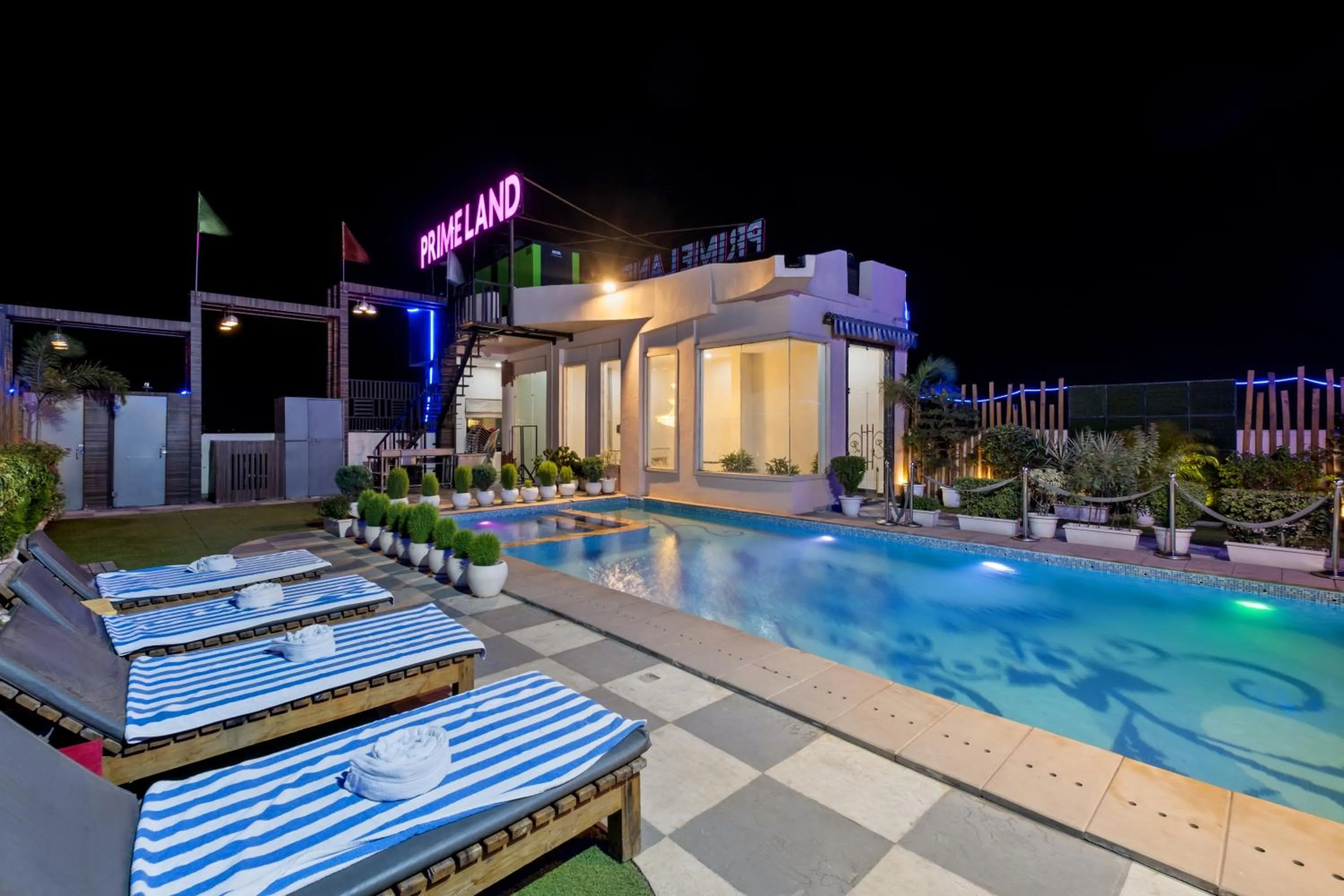 Swimming pool in PRIME LAND