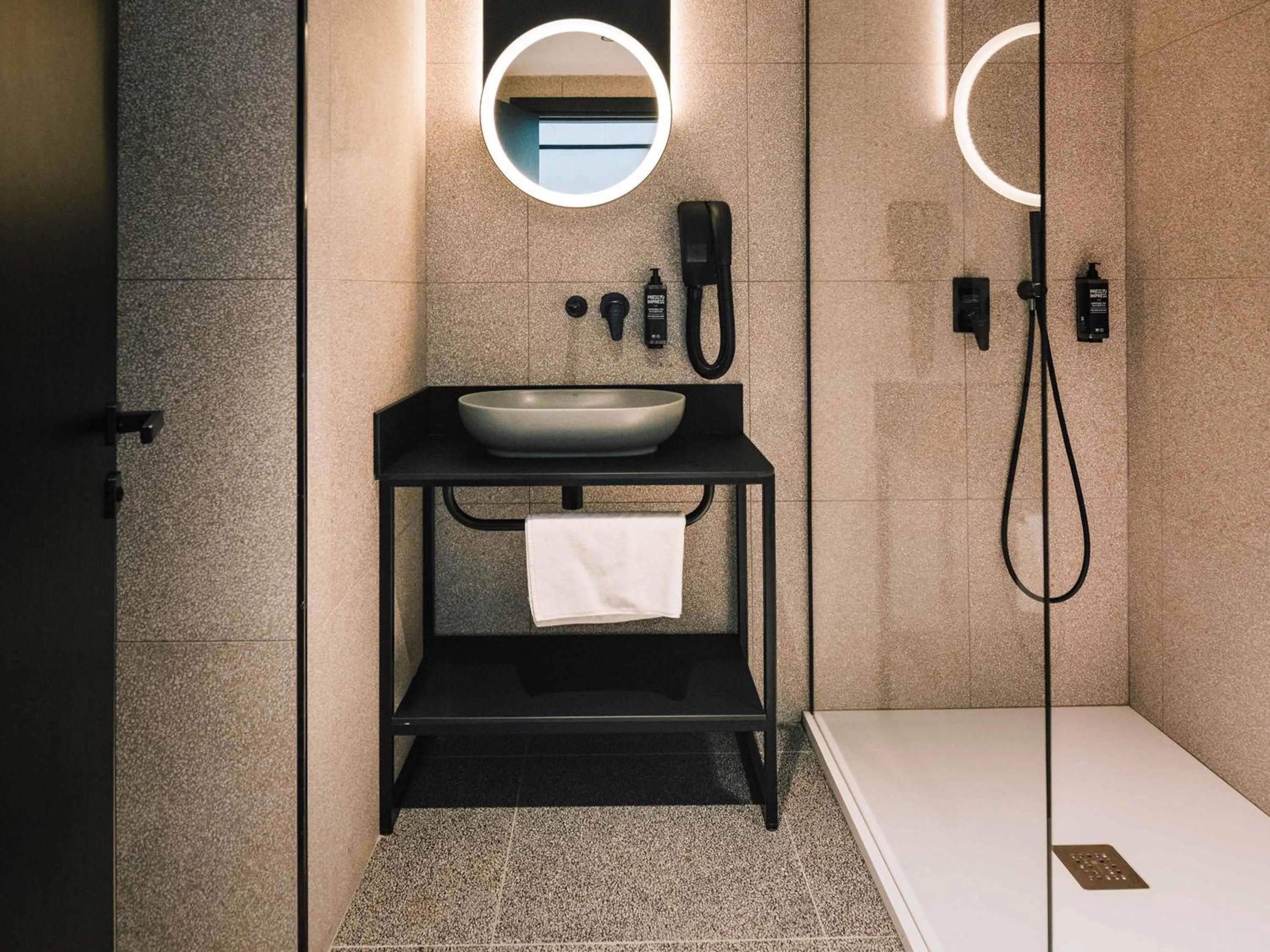 Bedroom in ibis Styles ST Pauls Bay Malta