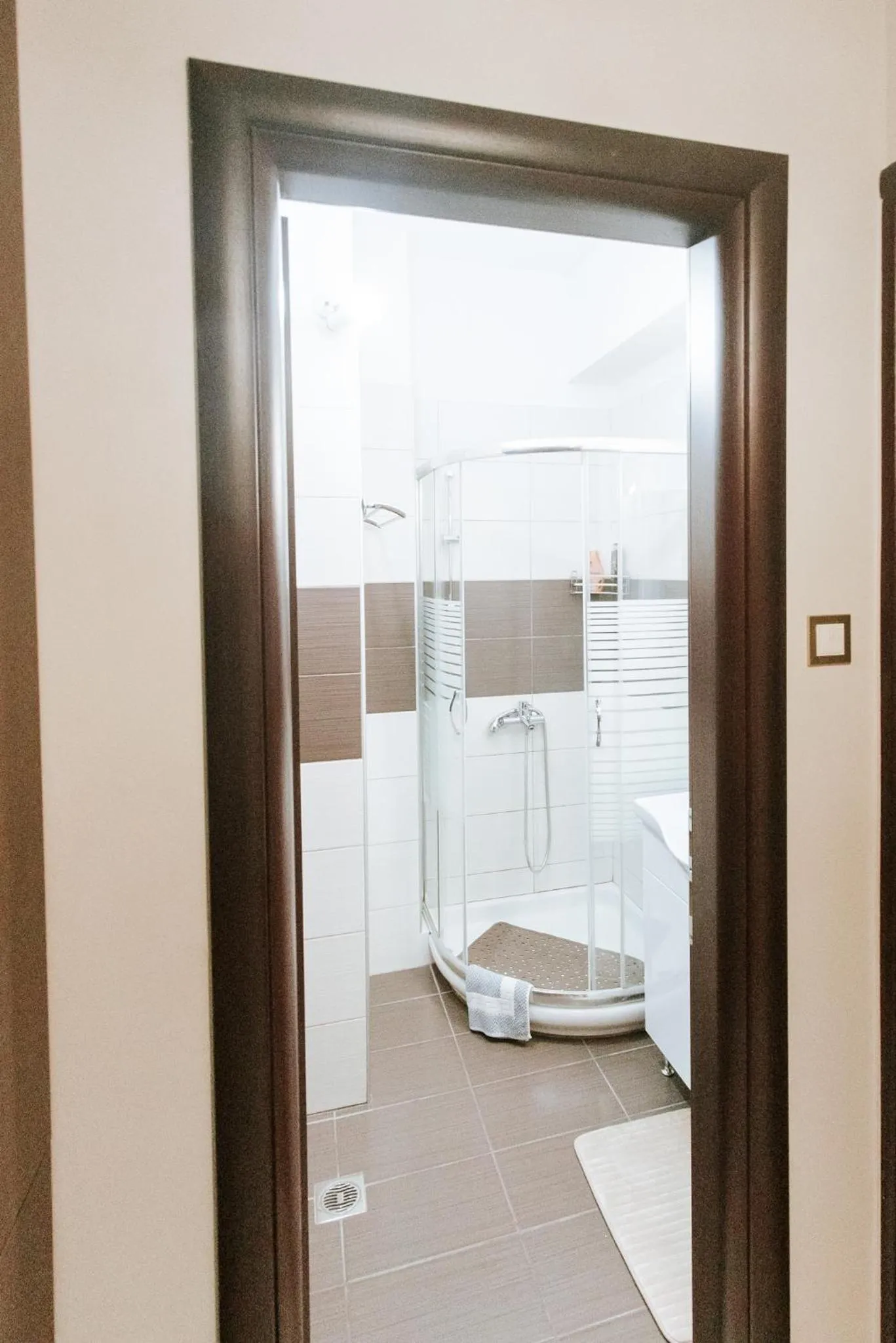 Shower in Best House, Ellinou Stratiotou, Ayia, Patra