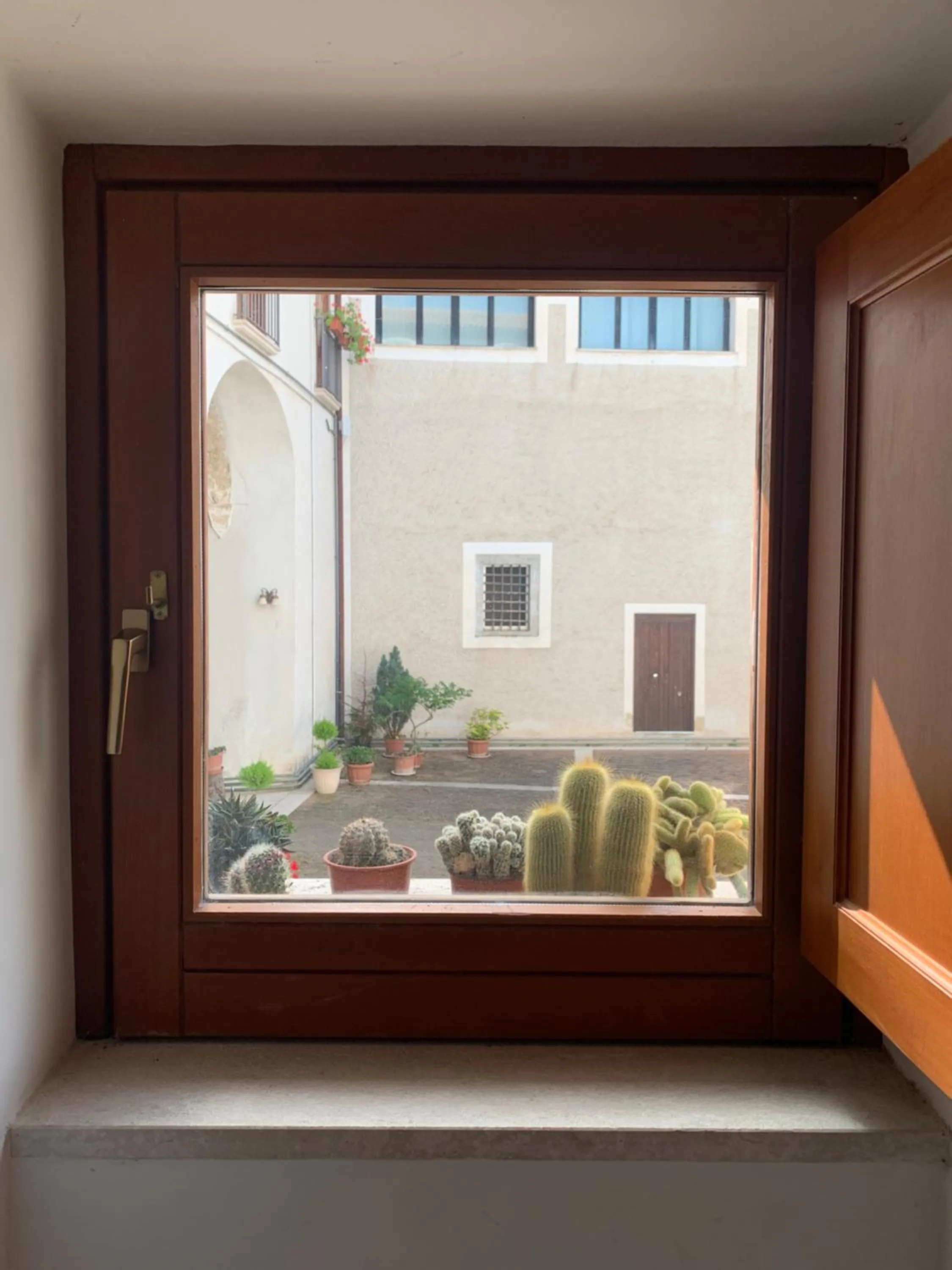 Inner courtyard view in Il Duca di Vietri