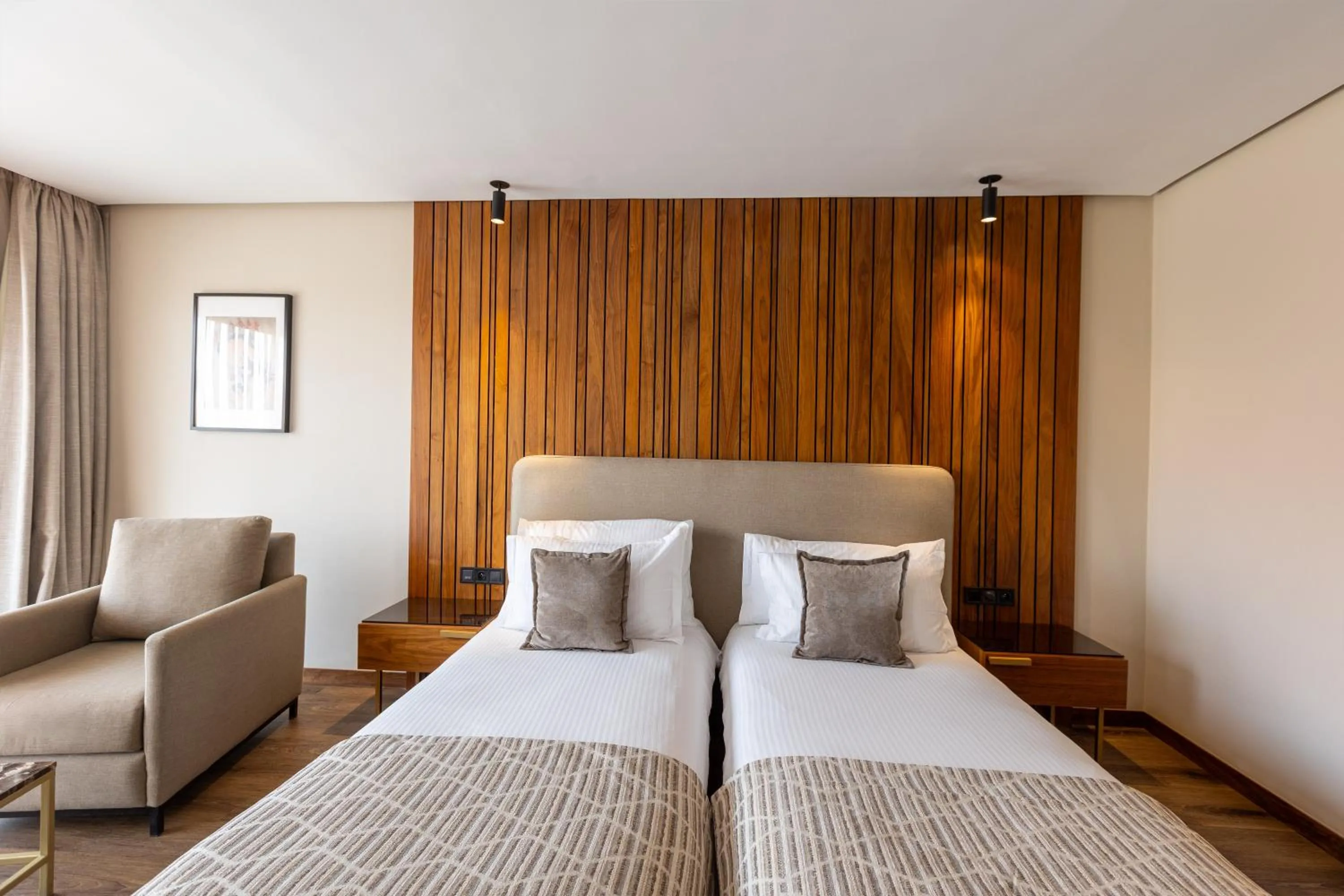 Bed in Longue vie Hotels