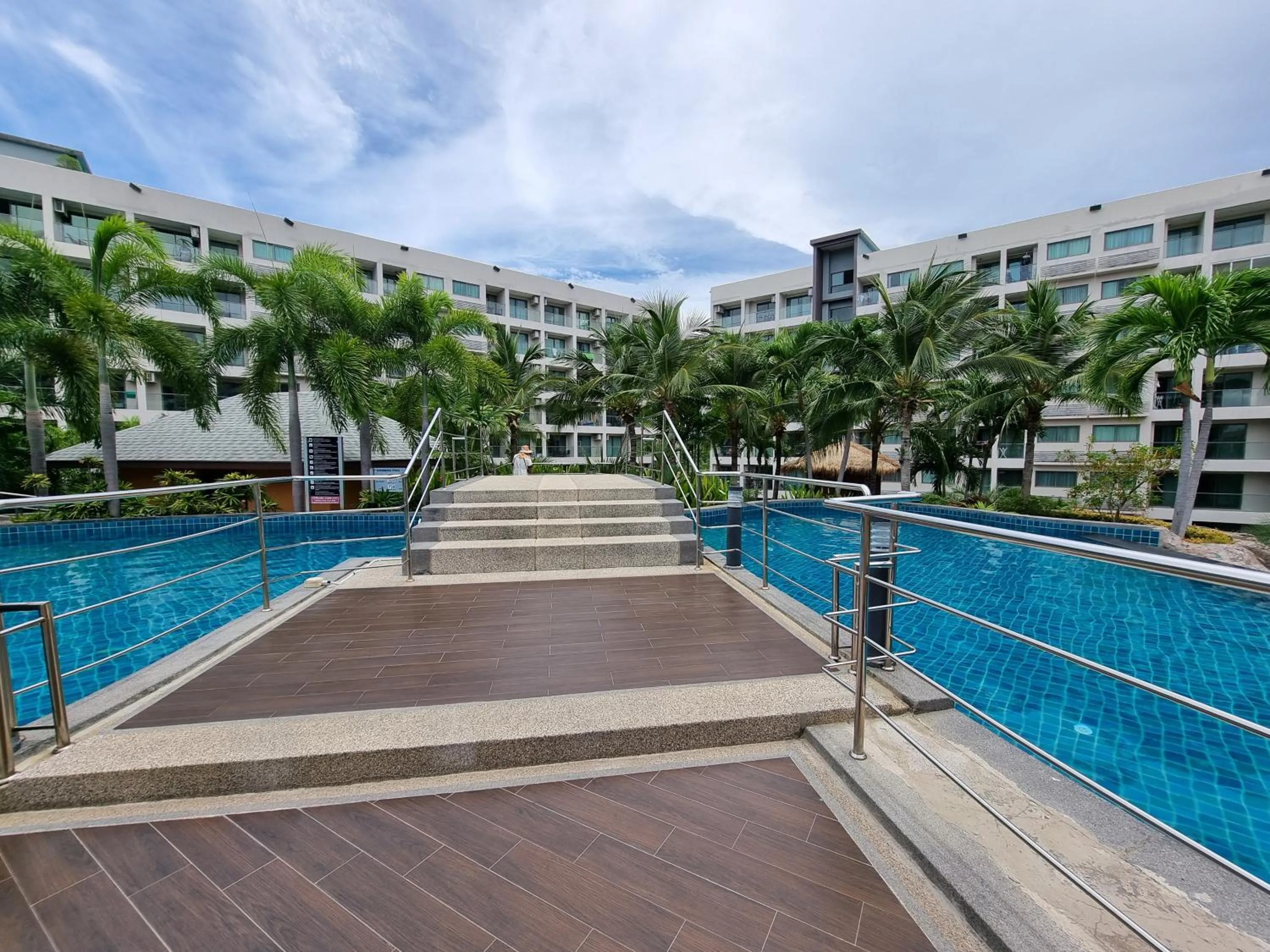 Laguna beach condo resort 3 maldives pattaya pool view ลากูน่า บีช คอนโด รีสอร์ต 3 พัทยา
