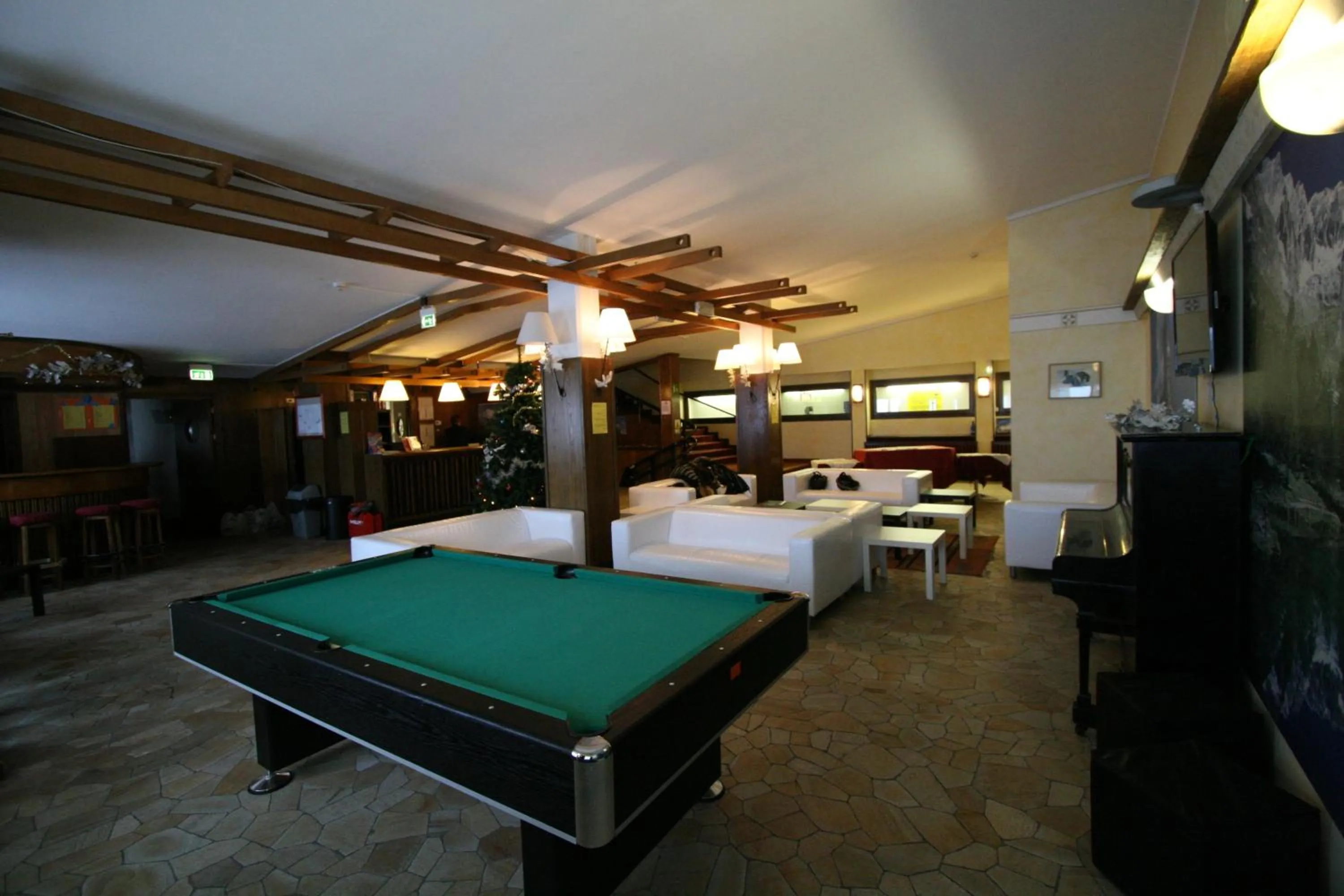 Lobby or reception in Hotel lo Stambecco